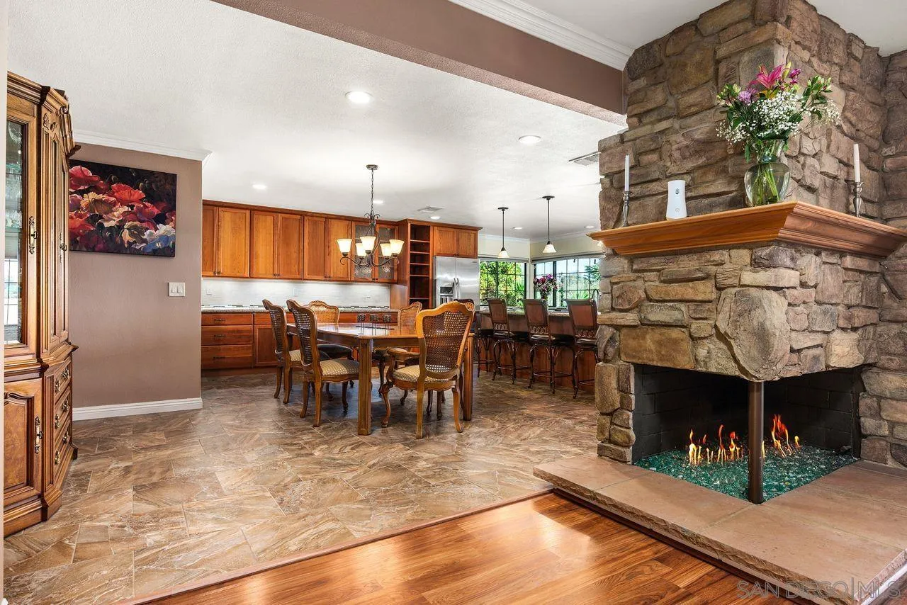 https://cdn.realtyfeed.com/cdn/127/260013461/005e437f4712d4c13f43cf8b9615e151.webp