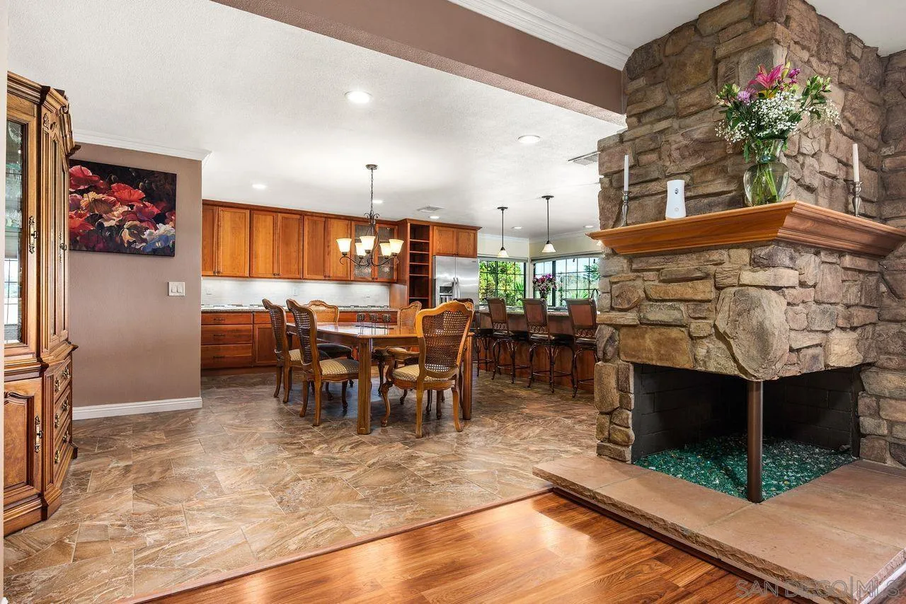 https://cdn.realtyfeed.com/cdn/127/260013461/8adefdc51330127501f7b6f07418e557.webp