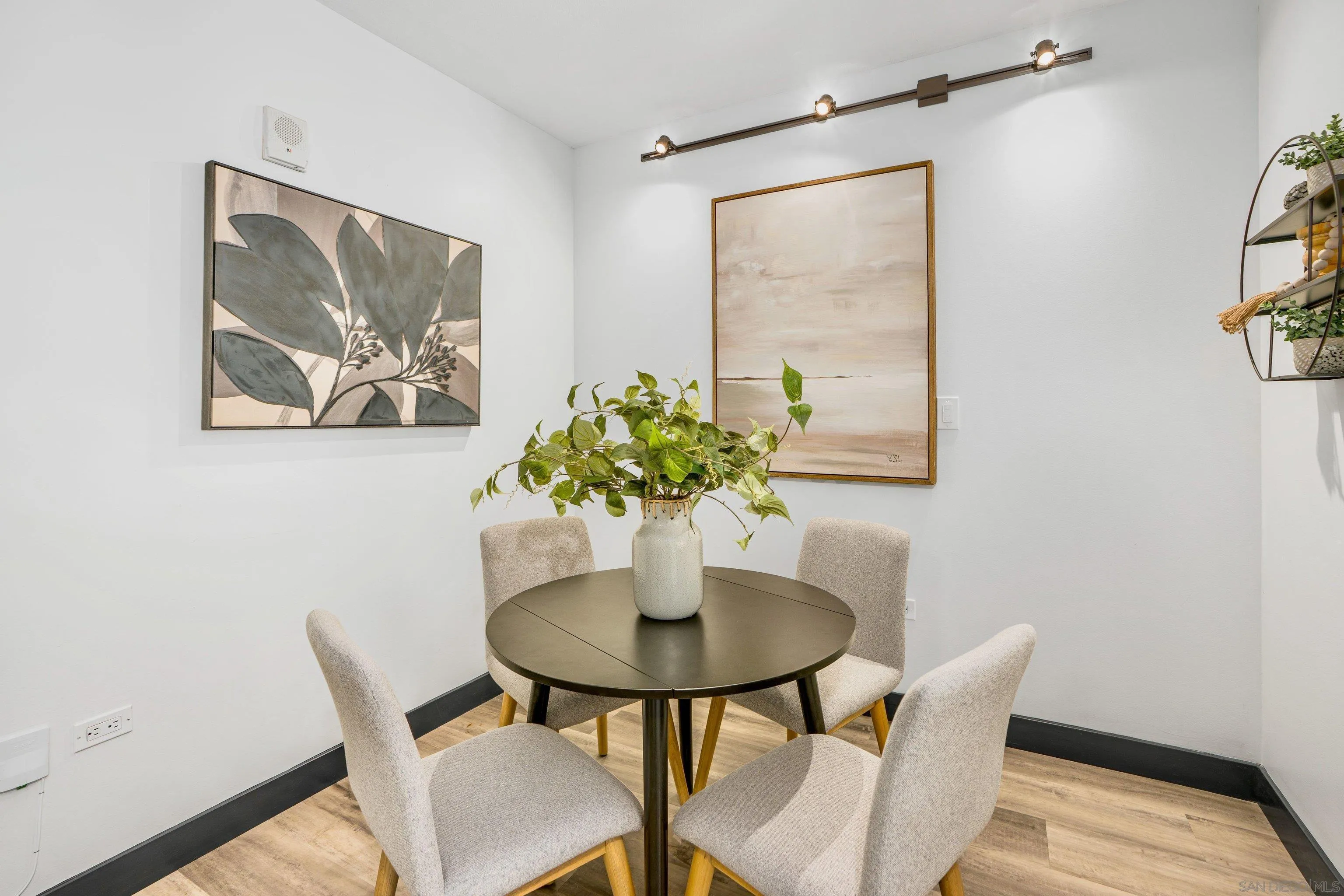Photo #8: 260013463 Listing: Photo #8