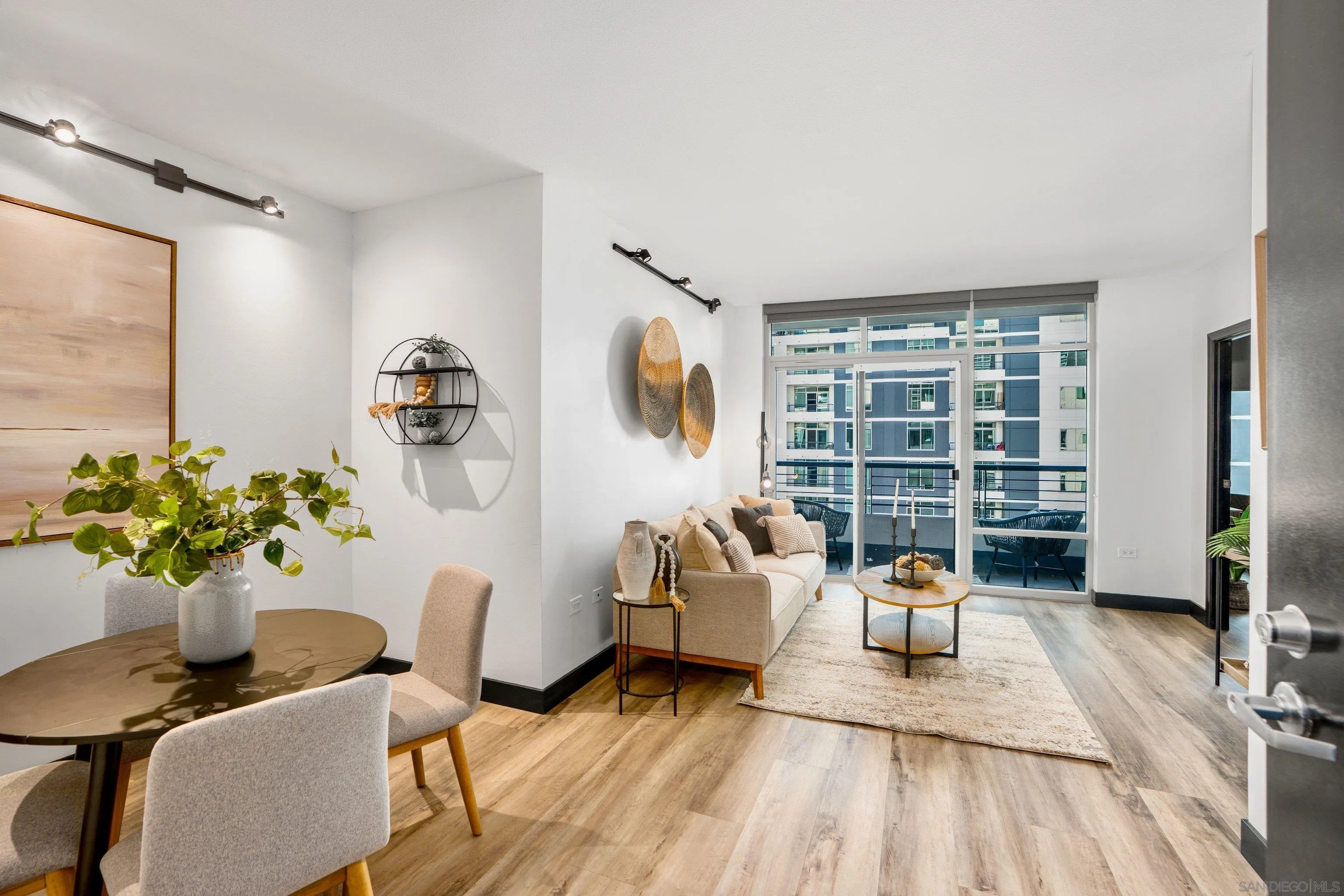 Photo #1: 260013463 Listing: Photo #1