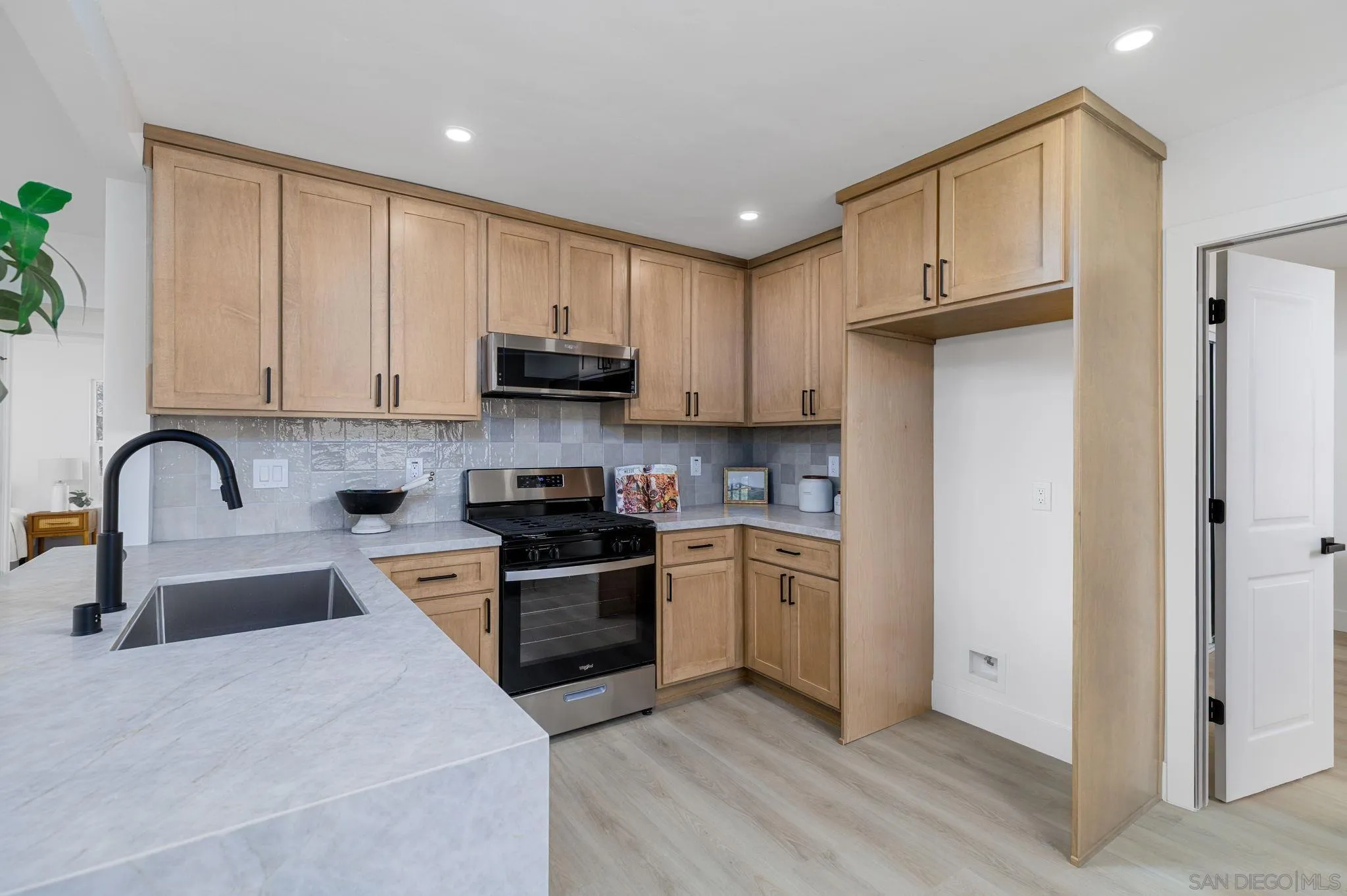 https://cdn.realtyfeed.com/cdn/127/260013468/148d8754eece3c99378af9bccd1e0e4a.webp