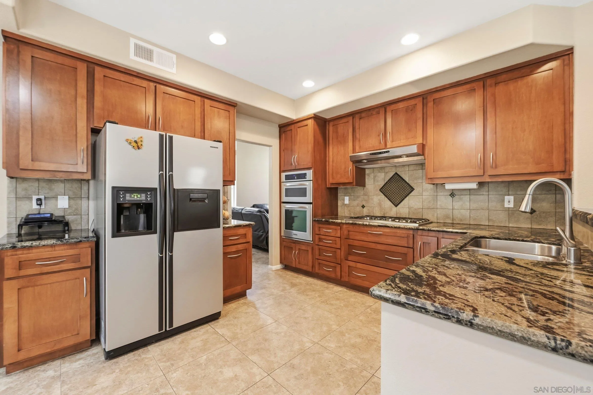 https://cdn.realtyfeed.com/cdn/127/260013473/02dbf4d3567b15e6d65b8b2bcfaba03b.webp