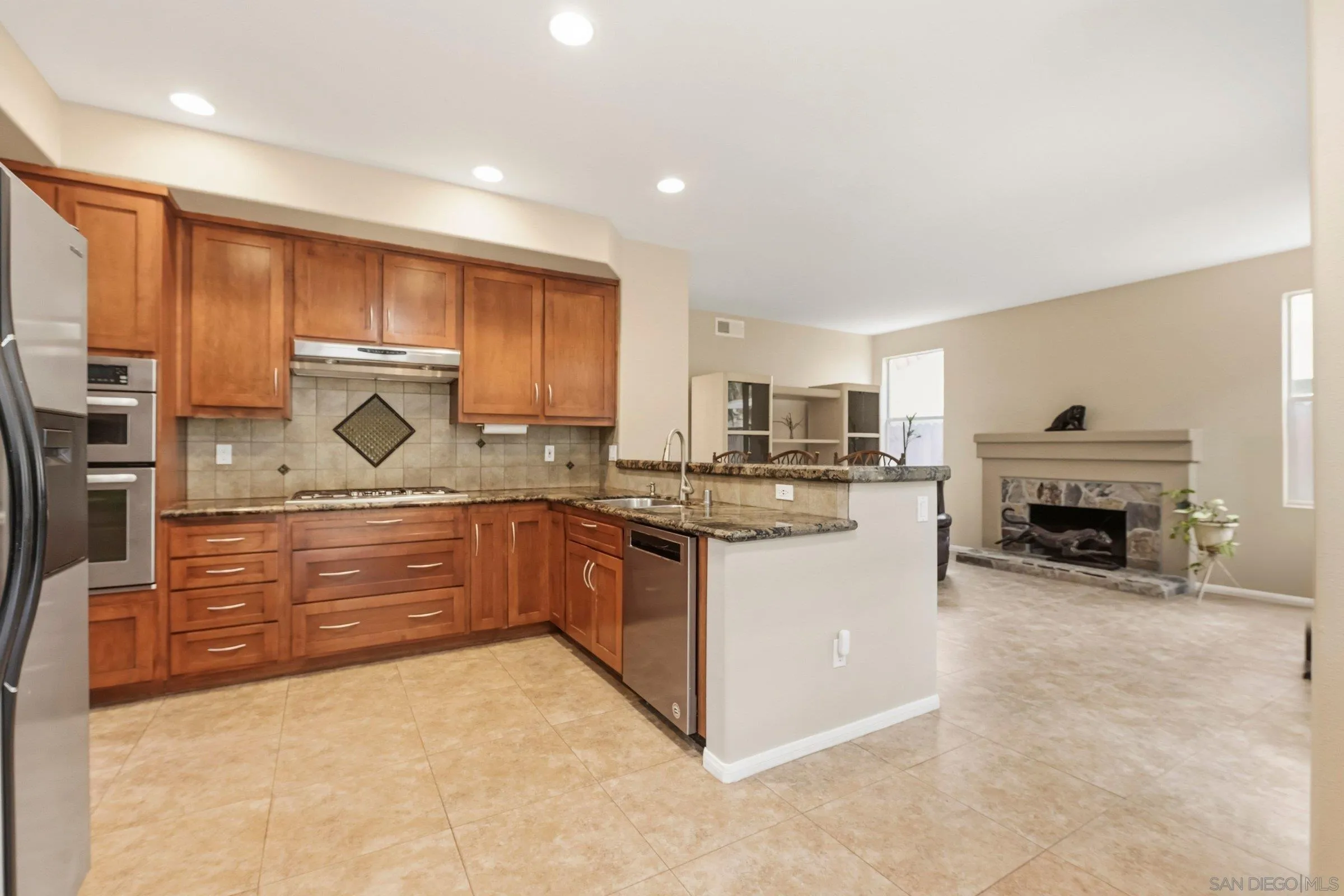 https://cdn.realtyfeed.com/cdn/127/260013473/963bea1e53309f149db45a037a0dd5af.webp
