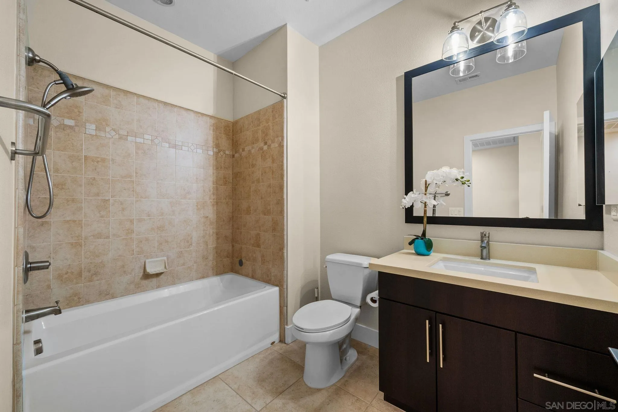 https://cdn.realtyfeed.com/cdn/127/260013477/6bc7821b427c54127f2f1ed9911fd3ea.webp