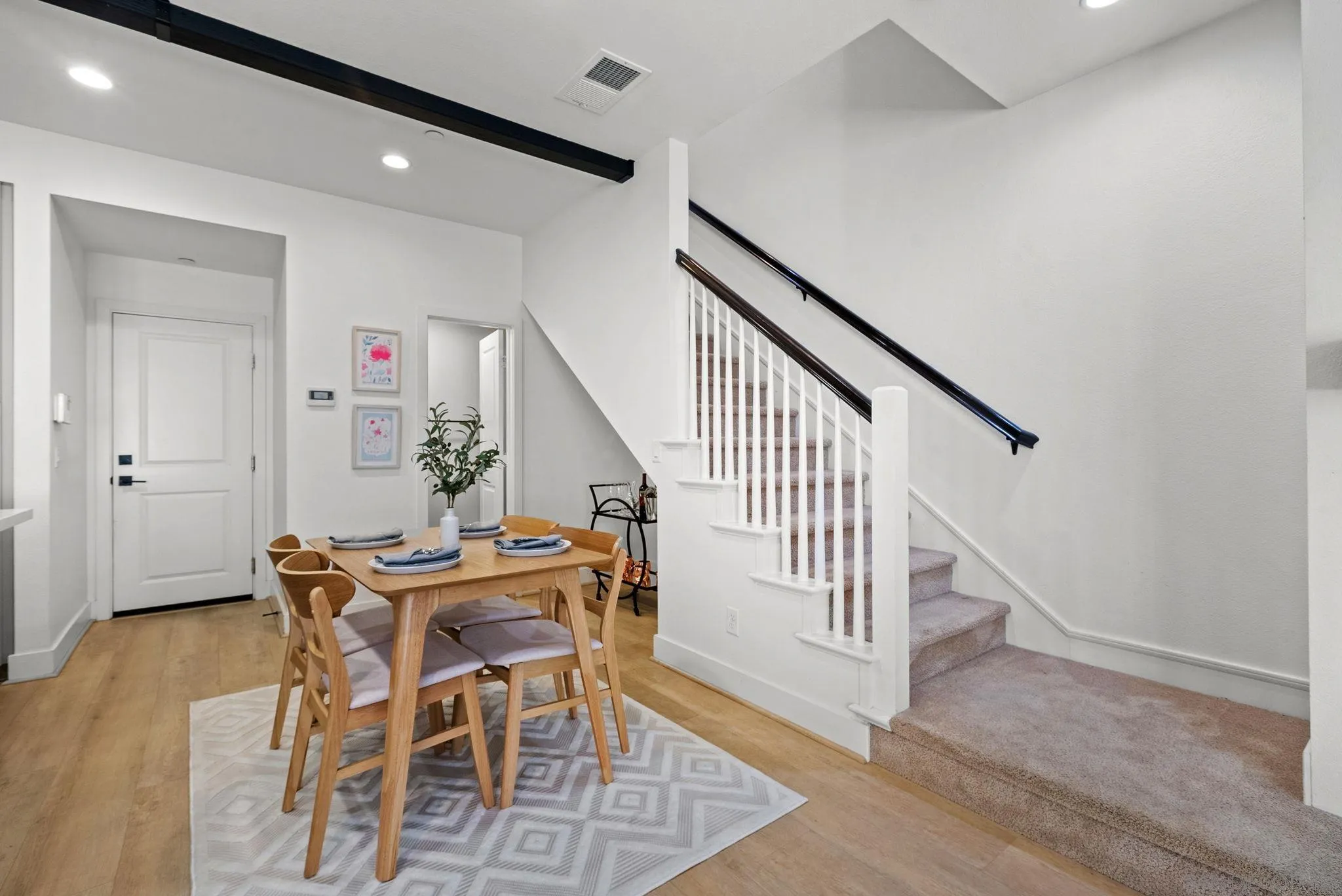 https://cdn.realtyfeed.com/cdn/127/260013477/8cede414081f2af13ffa86a96e4776be.webp