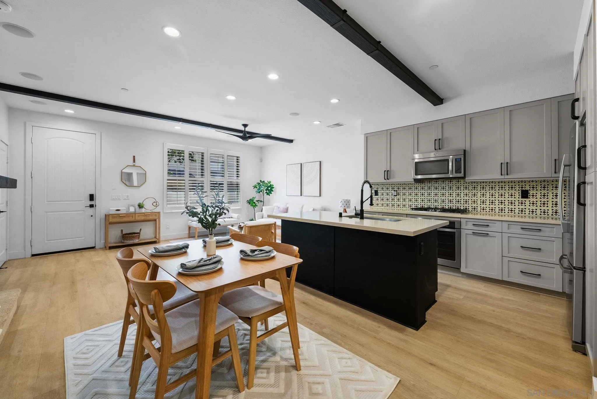 https://cdn.realtyfeed.com/cdn/127/260013477/8f7fe24188fabf5cef12ccf8da44b3ed.webp