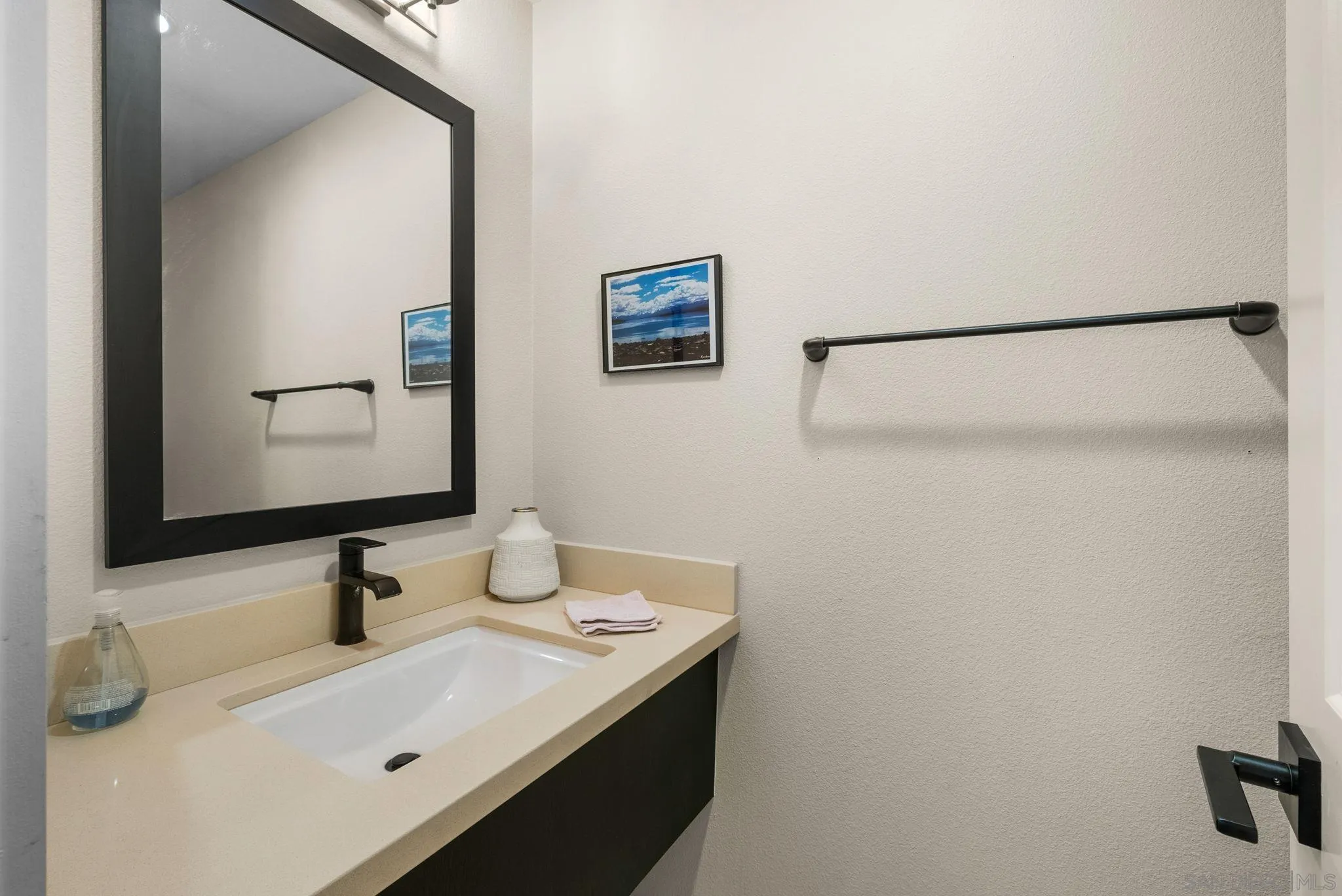 https://cdn.realtyfeed.com/cdn/127/260013477/9ea666c9a61634f05729154febdbec79.webp