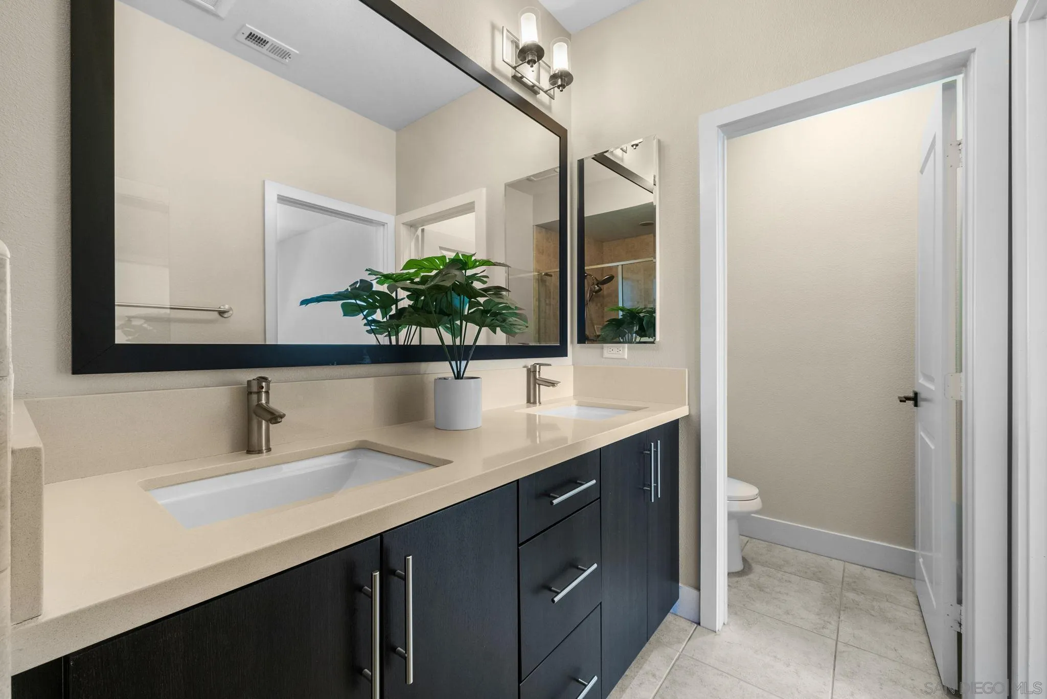 https://cdn.realtyfeed.com/cdn/127/260013477/a7fbb85523c86441d334bead3d33dca0.webp