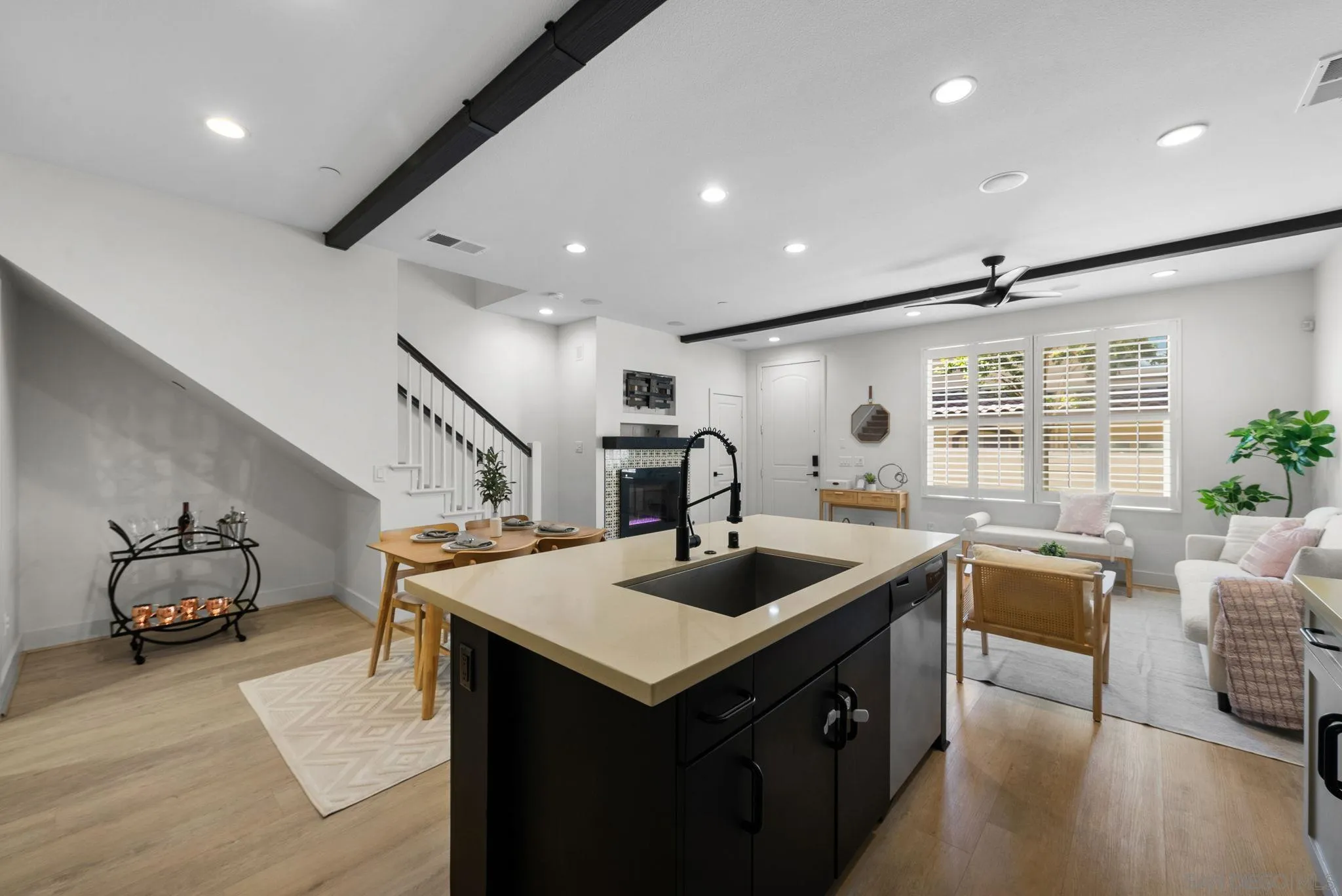 https://cdn.realtyfeed.com/cdn/127/260013477/c6cd891b5eb7414e4470ed326fb48ee5.webp