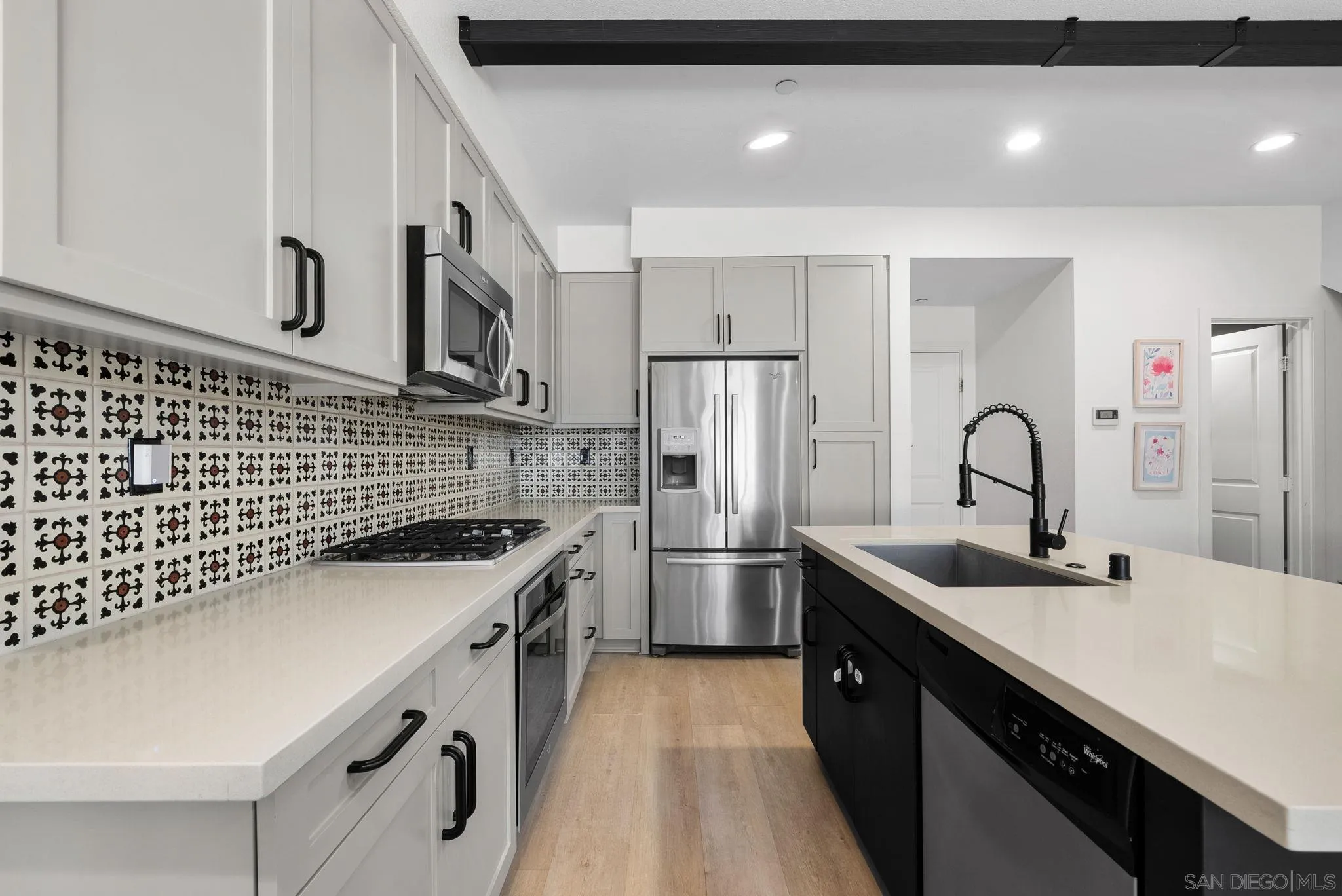 https://cdn.realtyfeed.com/cdn/127/260013477/d039e0409766e234135711a6dbe7f356.webp