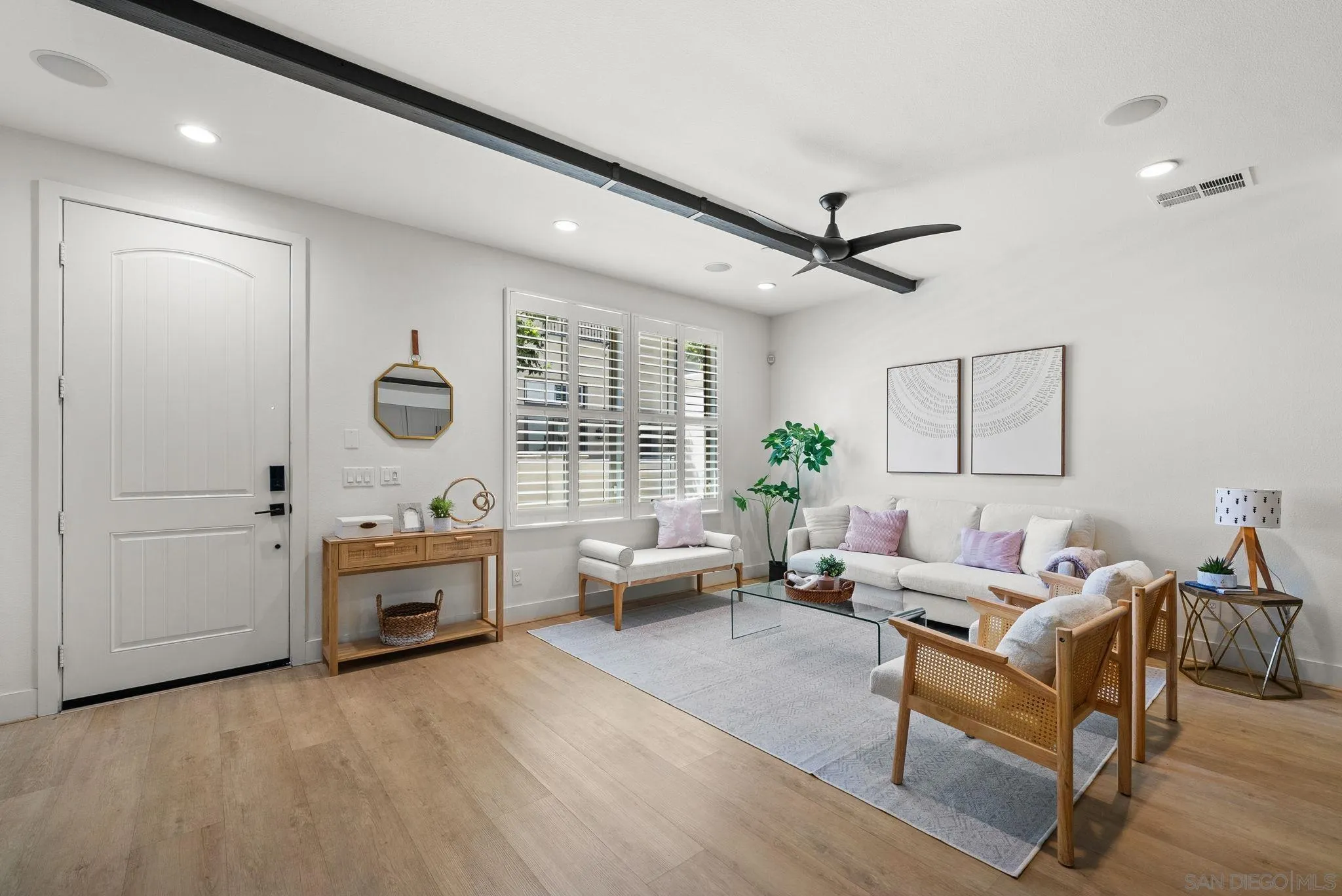 https://cdn.realtyfeed.com/cdn/127/260013477/d112f701582e3f2b71b03b69c9f53247.webp
