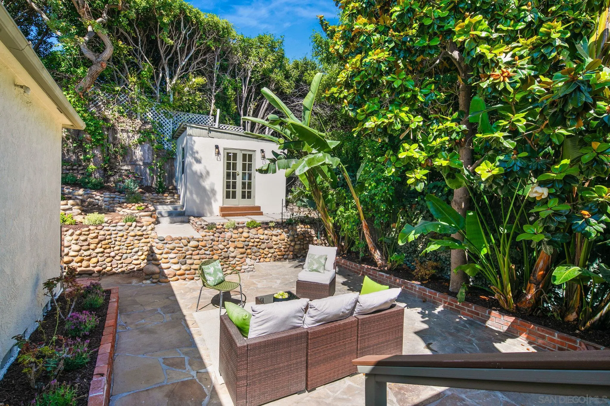 https://cdn.realtyfeed.com/cdn/127/260013479/225f4c5cd583b3f29db07515dc315bd3.webp