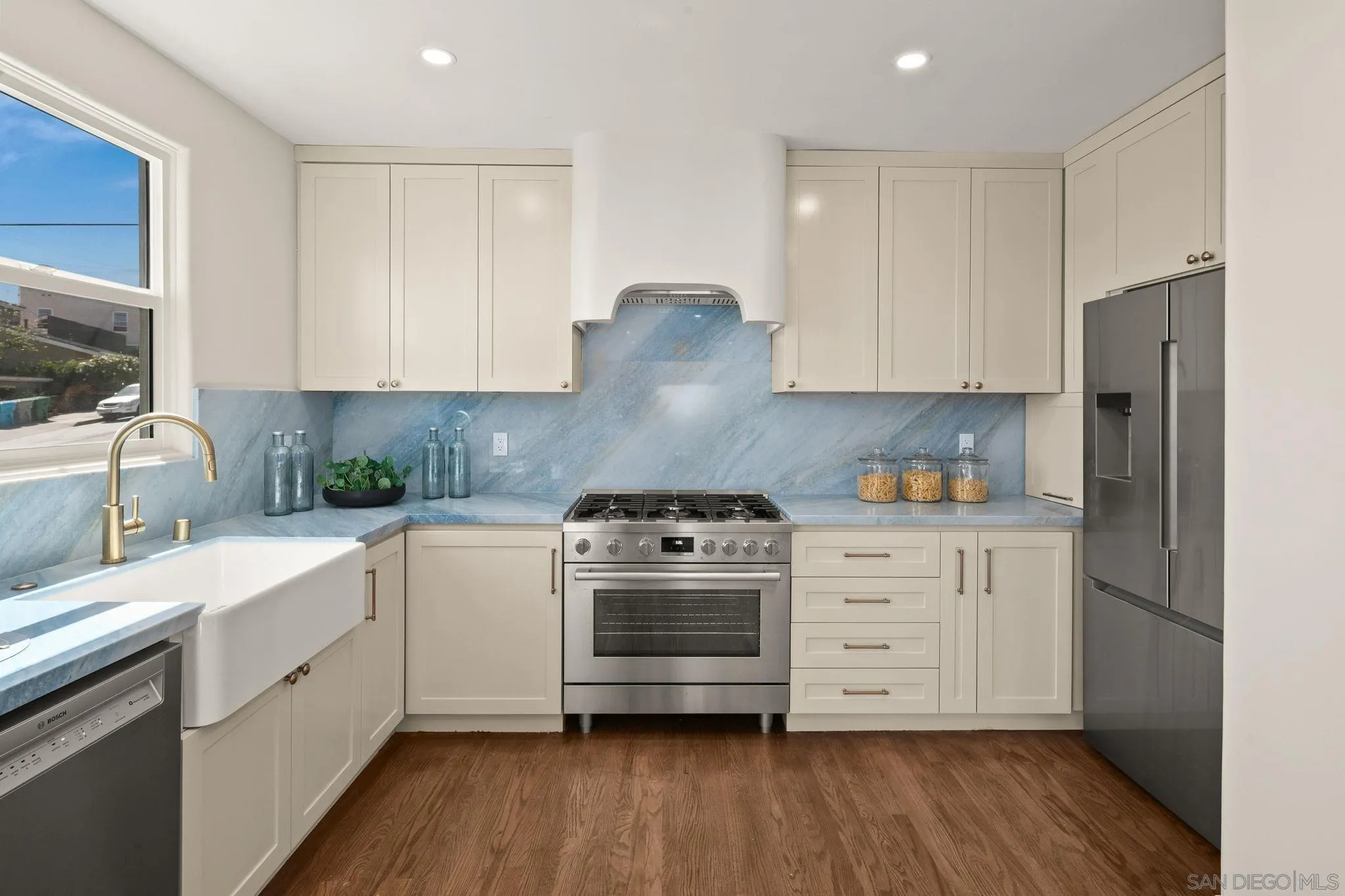 https://cdn.realtyfeed.com/cdn/127/260013479/5cf2b7449994868f78dcaa25497abc65.webp