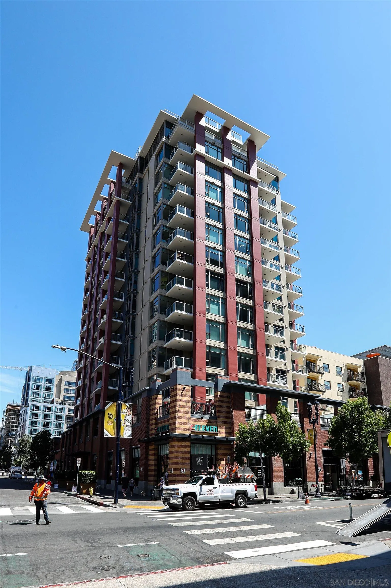 https://cdn.realtyfeed.com/cdn/127/260013480/460776051a4ffb8834b42c06cc796ec9.webp