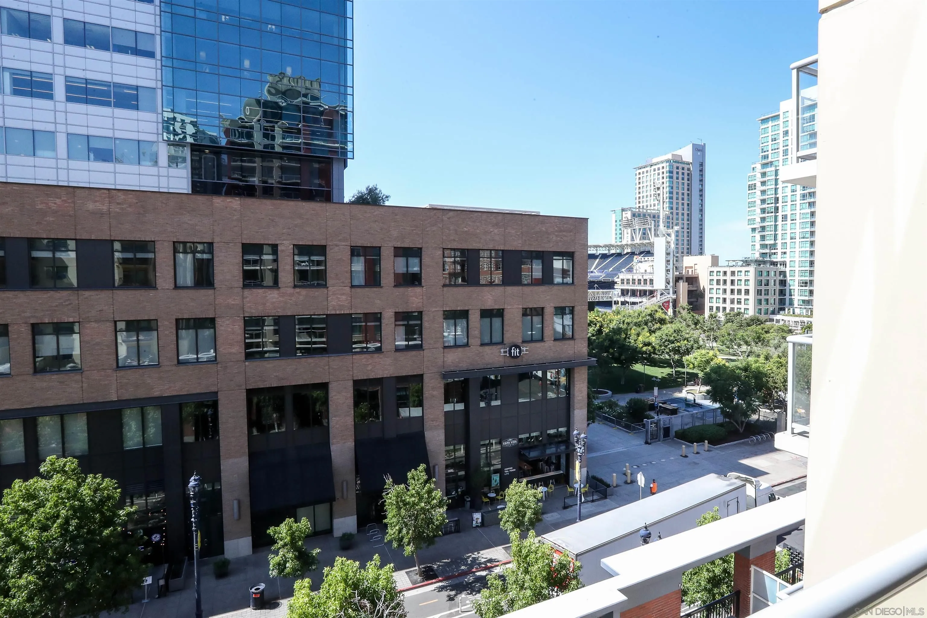 https://cdn.realtyfeed.com/cdn/127/260013480/82ca9b0ffb5f573e913f12e6b1152ad3.webp