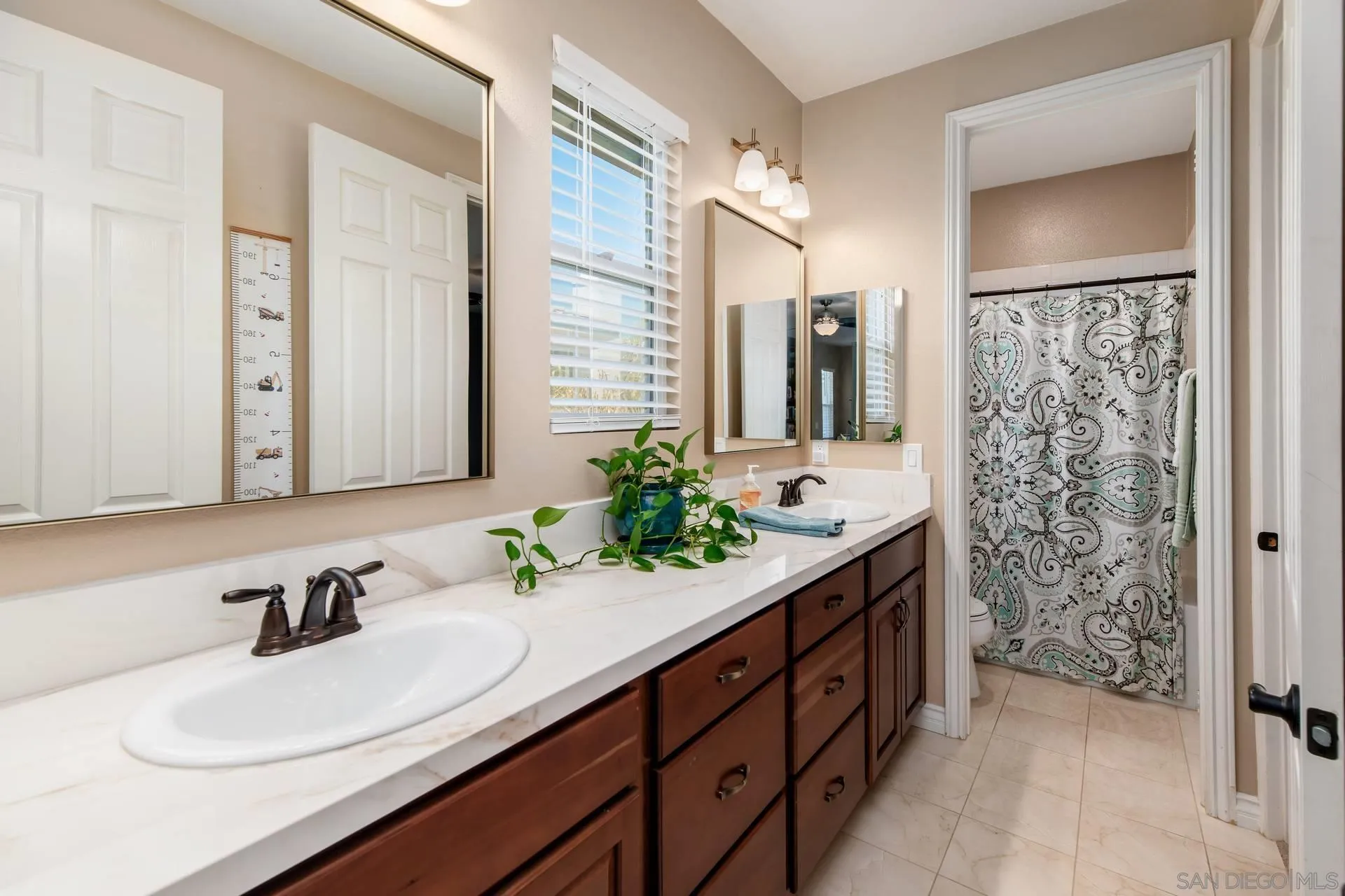 https://cdn.realtyfeed.com/cdn/127/260013486/6bba07feeb9f4a01d8d58da453d437ba.webp