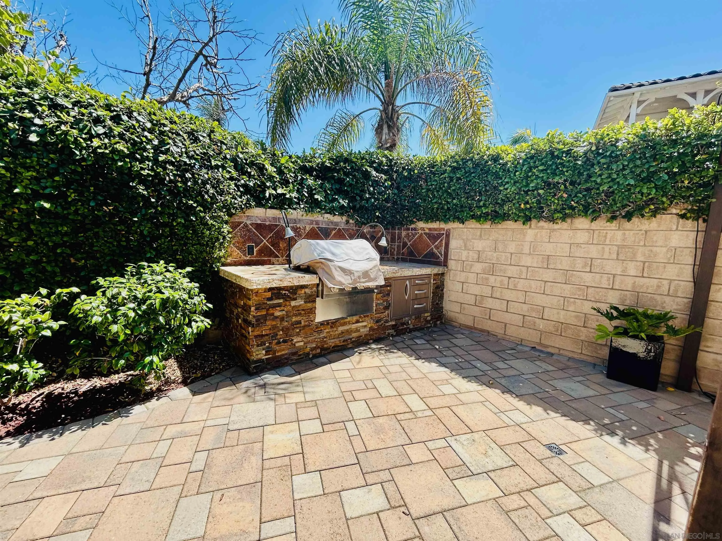 https://cdn.realtyfeed.com/cdn/127/260013486/ba98874c0fefb2d5ab7fd231d42c7abd.webp