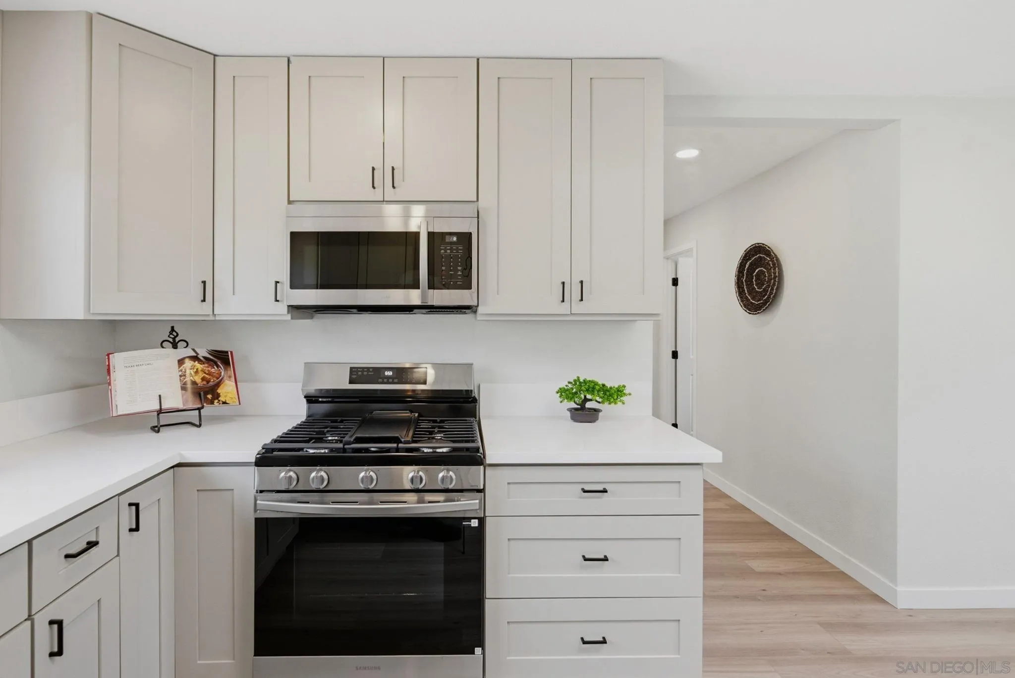 https://cdn.realtyfeed.com/cdn/127/260013494/50fc9c7585ba78aa4b1d334829a3dc07.webp