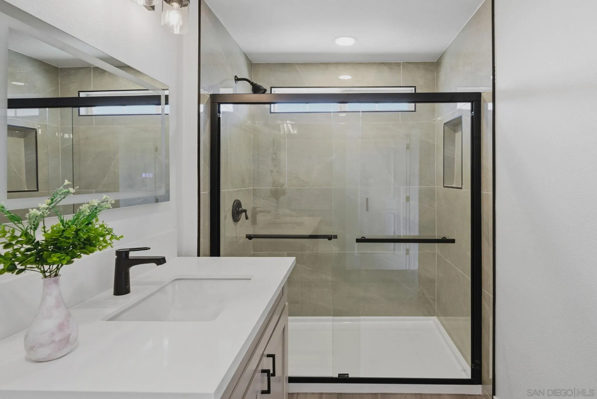 https://cdn.realtyfeed.com/cdn/127/260013494/8db809f3a9067cc8041e8e4a8793b4f2.webp