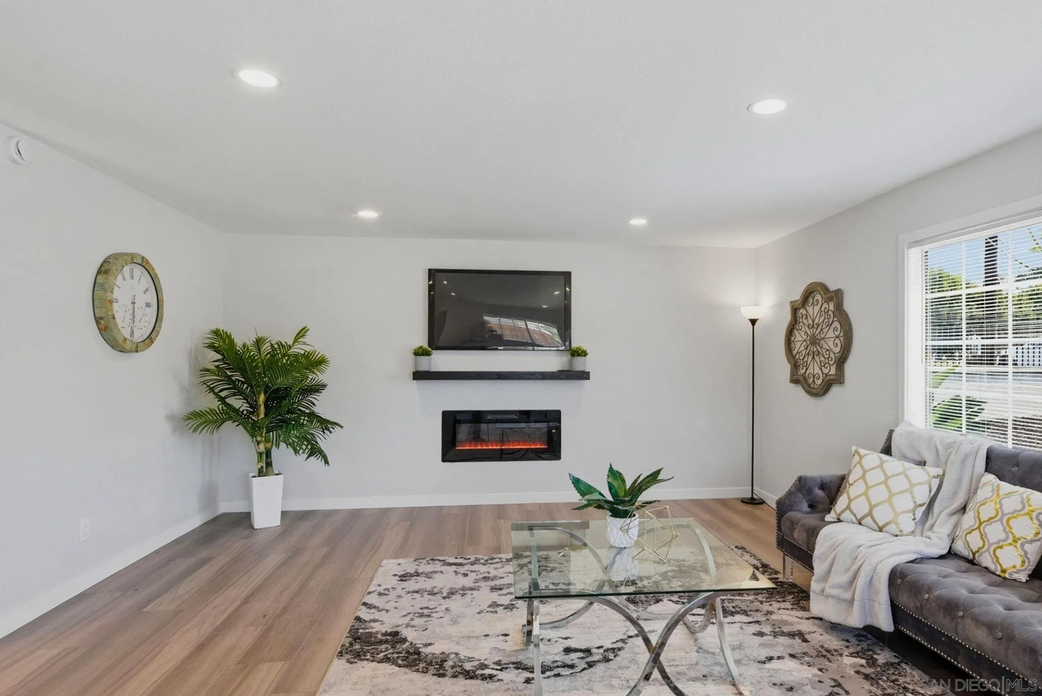 https://cdn.realtyfeed.com/cdn/127/260013494/da82100a2efeb49a4020b5f16c2b41ed.webp