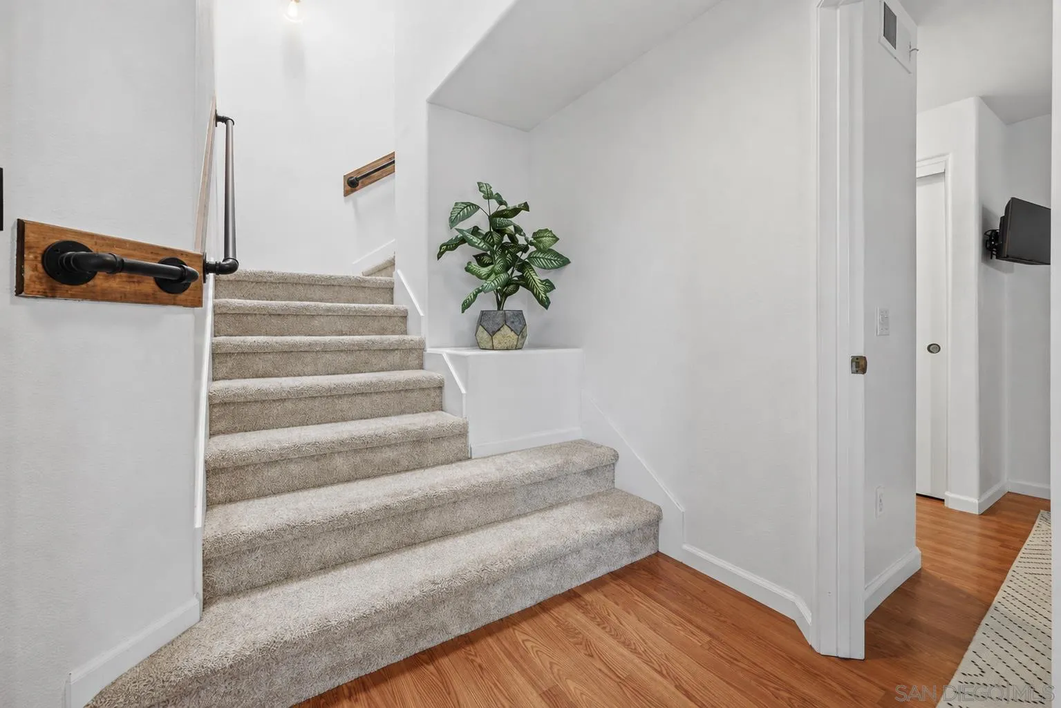 https://cdn.realtyfeed.com/cdn/127/260013495/0ed5ef746a56977e0e42193b05db1ef6.webp