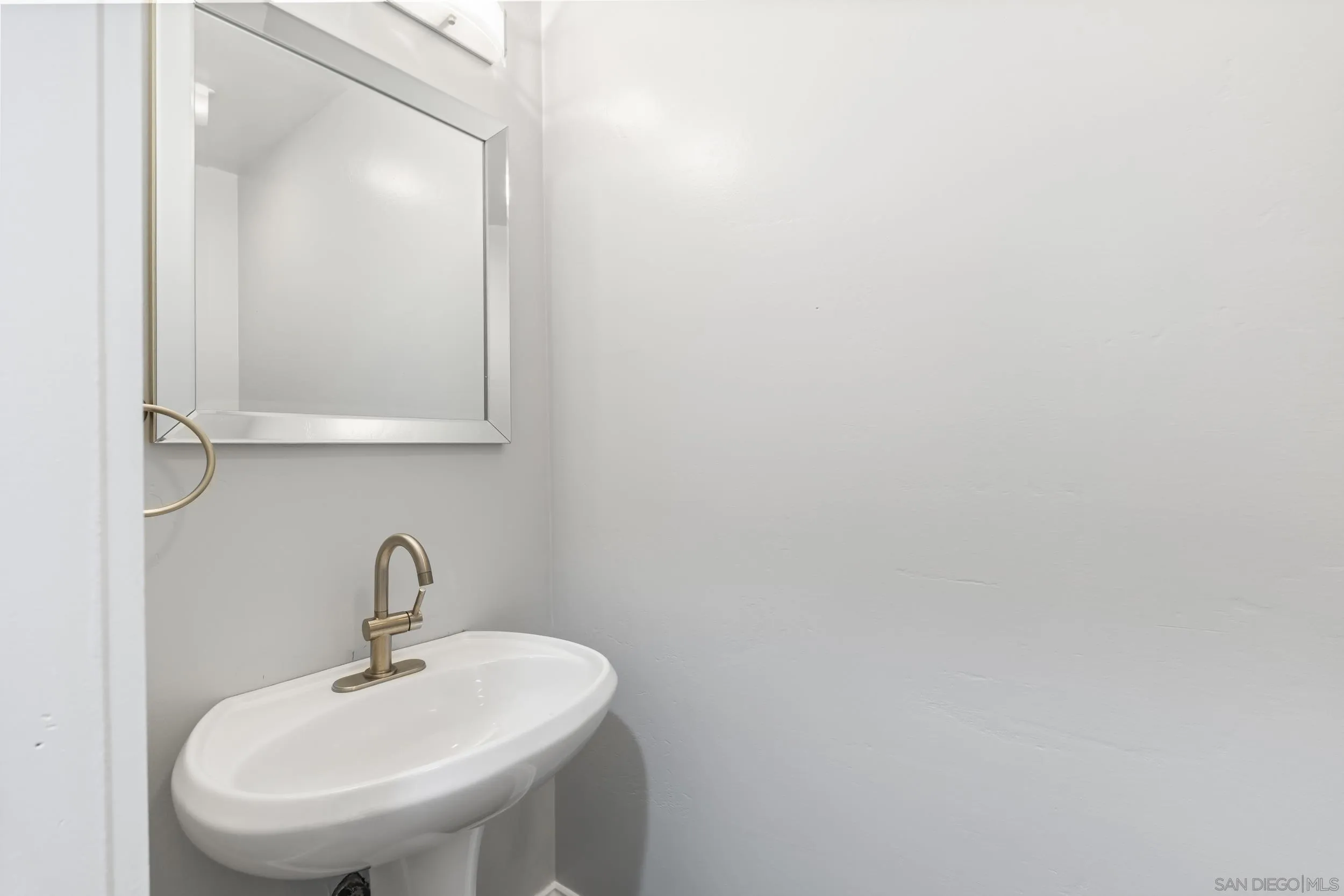 https://cdn.realtyfeed.com/cdn/127/260013504/b700cc5ca5c09bc33bfaee59fc3cc653.webp