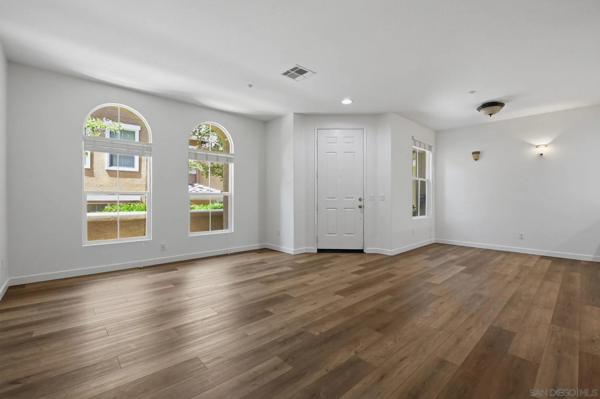 Photo #1: 260013510 Listing: Photo #1