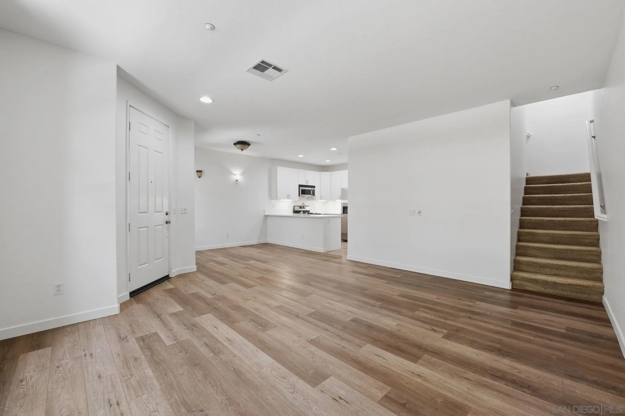 Photo #3: 260013510 Listing: Photo #3
