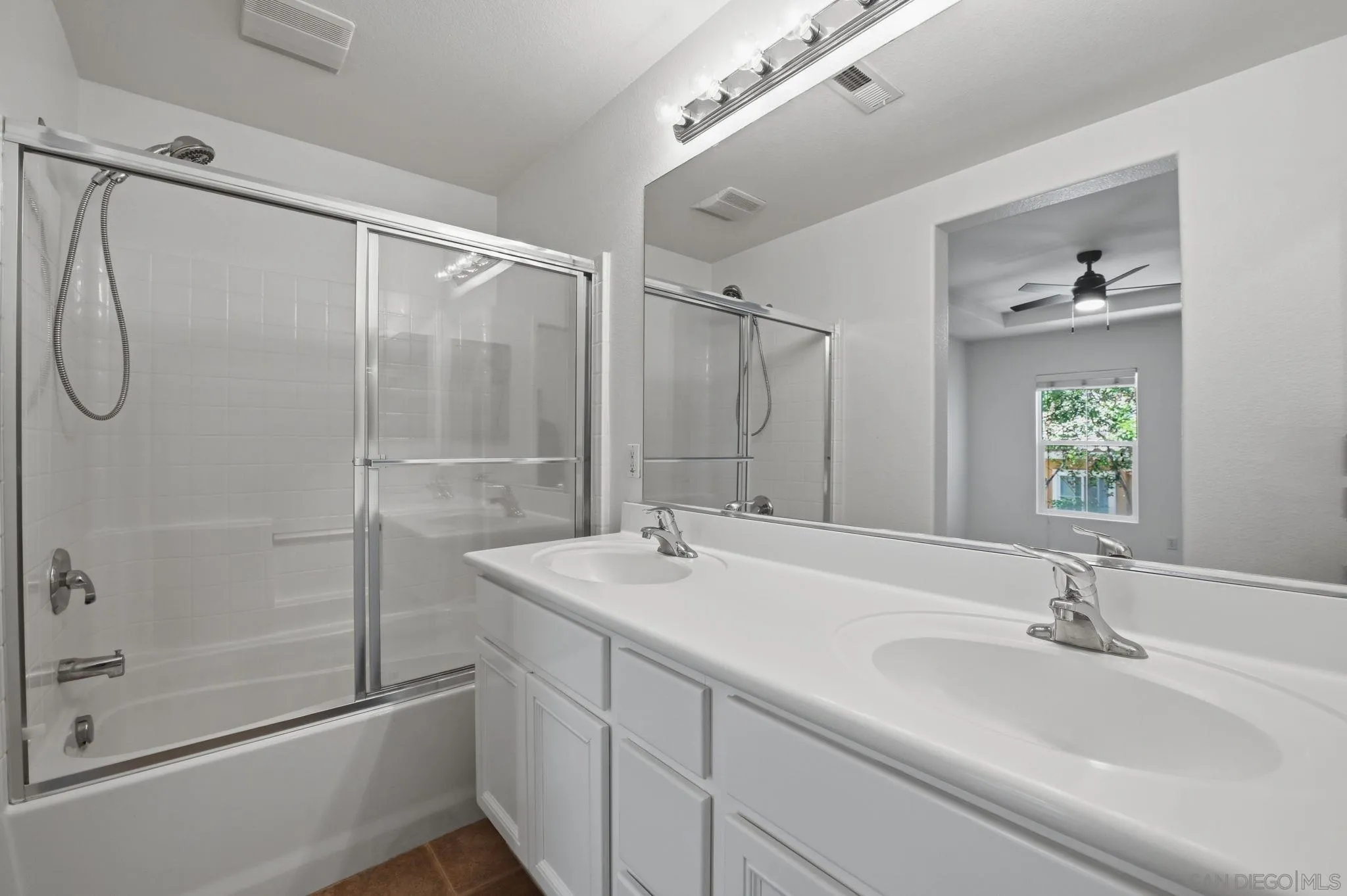 Photo #12: 260013510 Listing: Photo #12