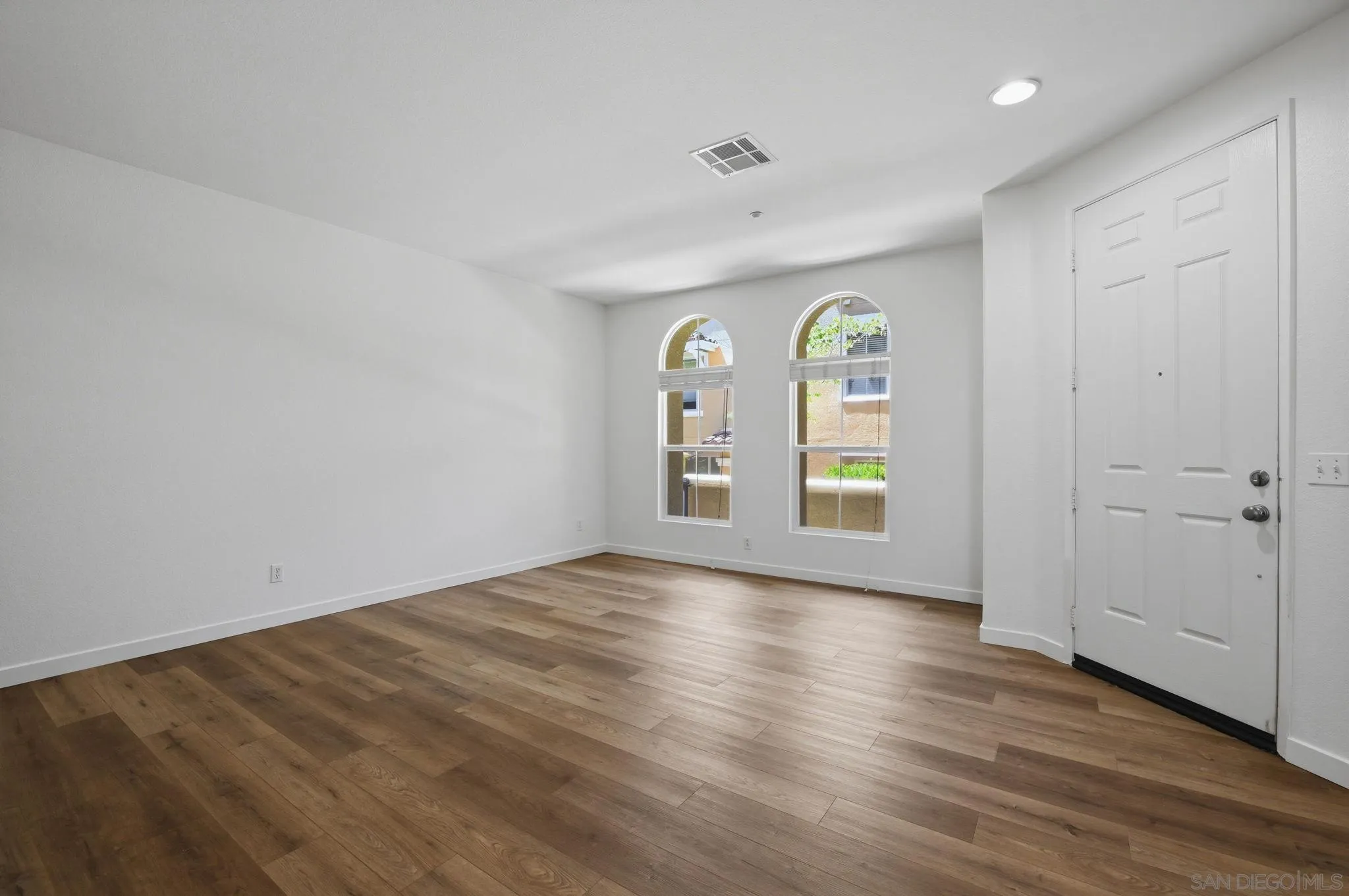 Photo #2: 260013510 Listing: Photo #2