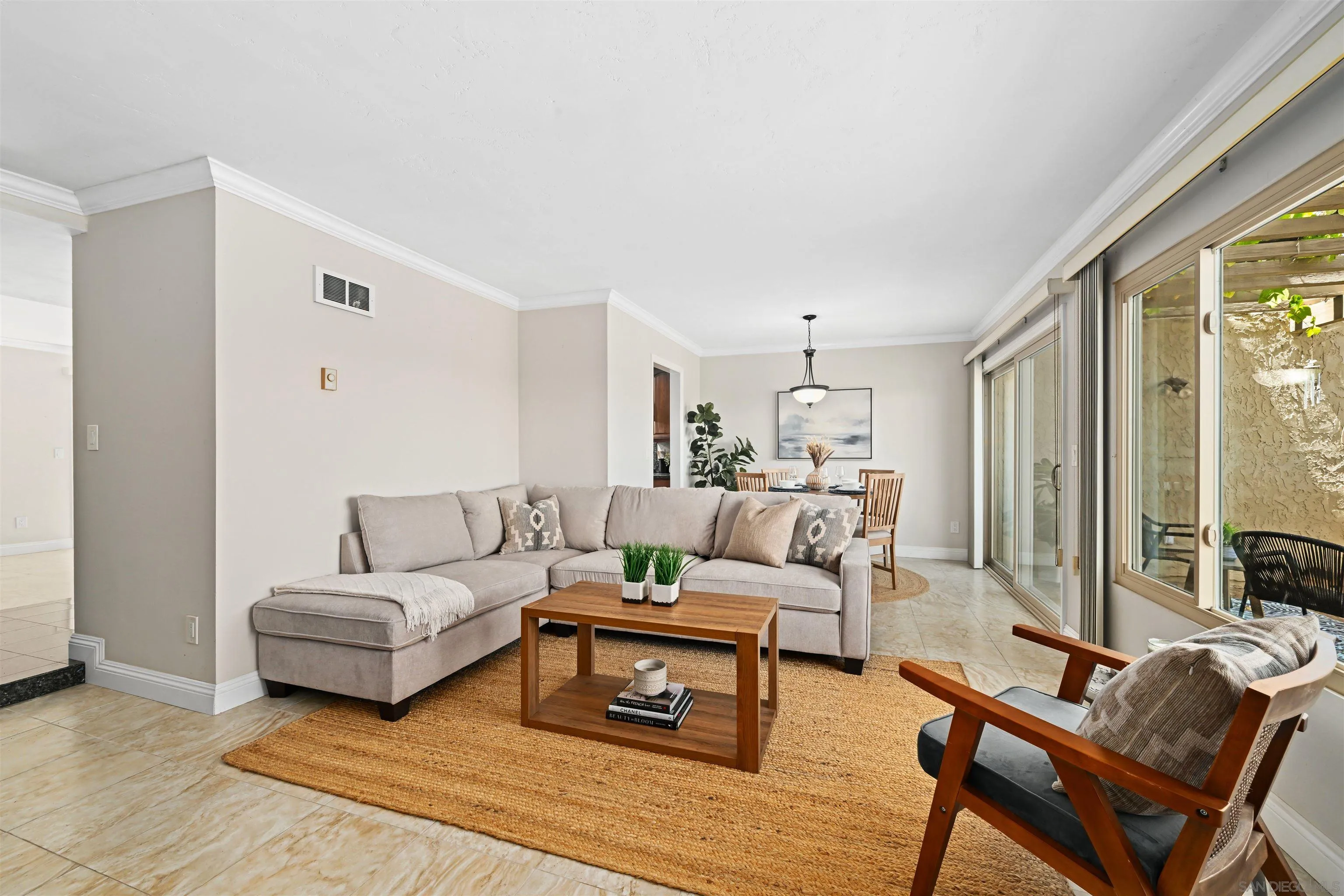 Photo #2: 260013511 Listing: Photo #2