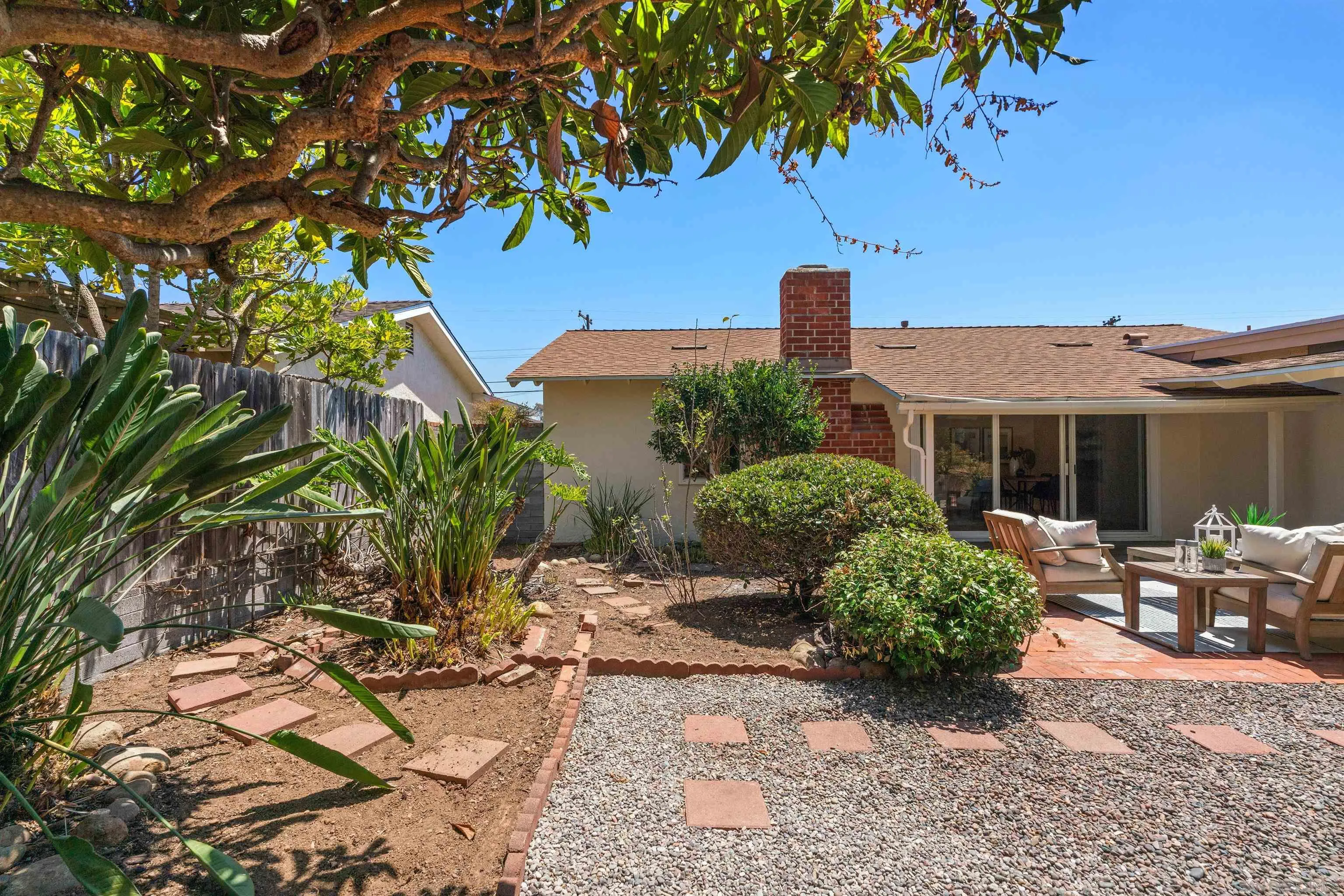 https://cdn.realtyfeed.com/cdn/127/260013512/14b61f486863c954240672a0ea4b31dd.webp
