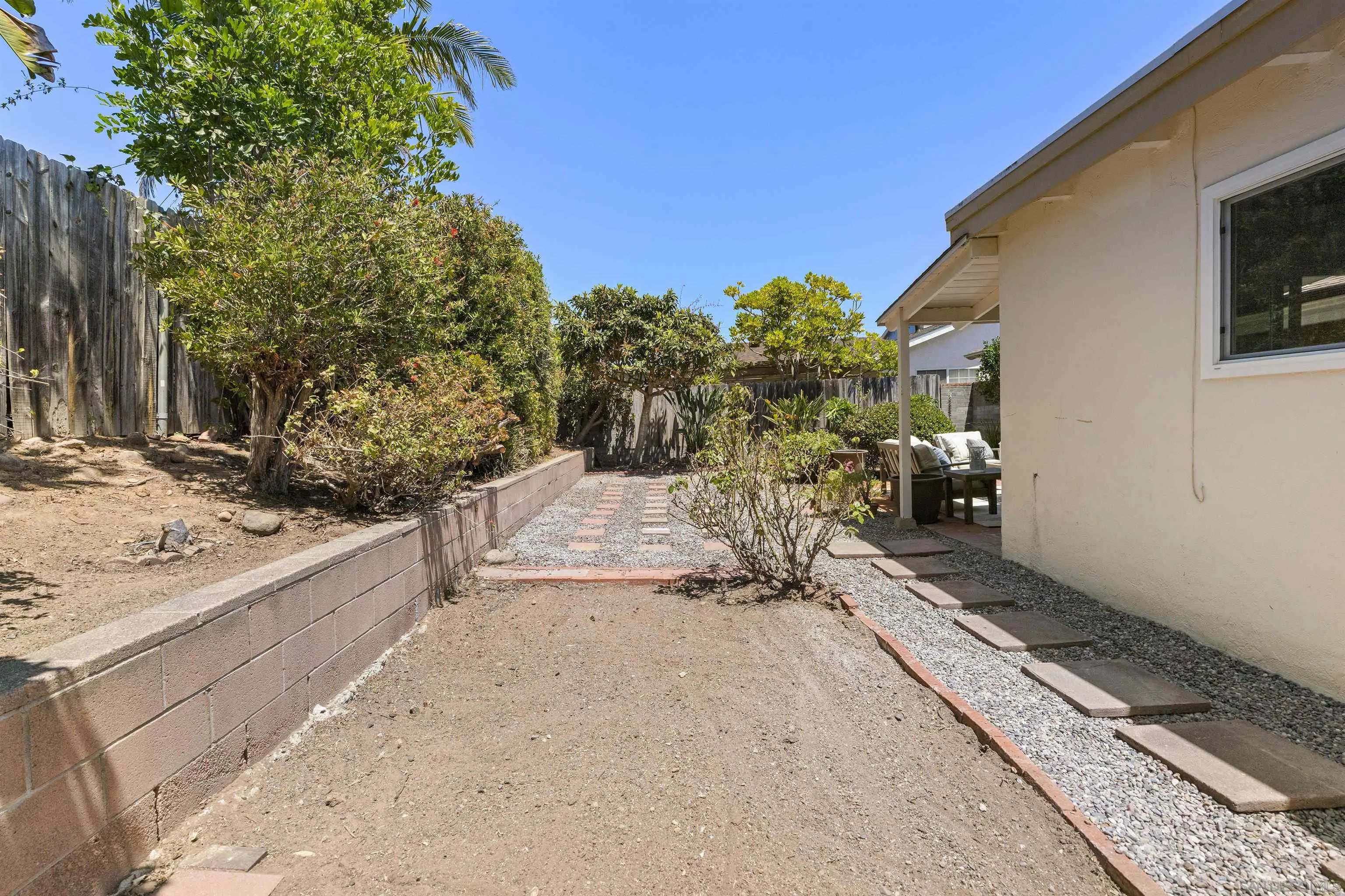 https://cdn.realtyfeed.com/cdn/127/260013512/27101d0cd78eadaf70eafe50c6bdecd0.webp