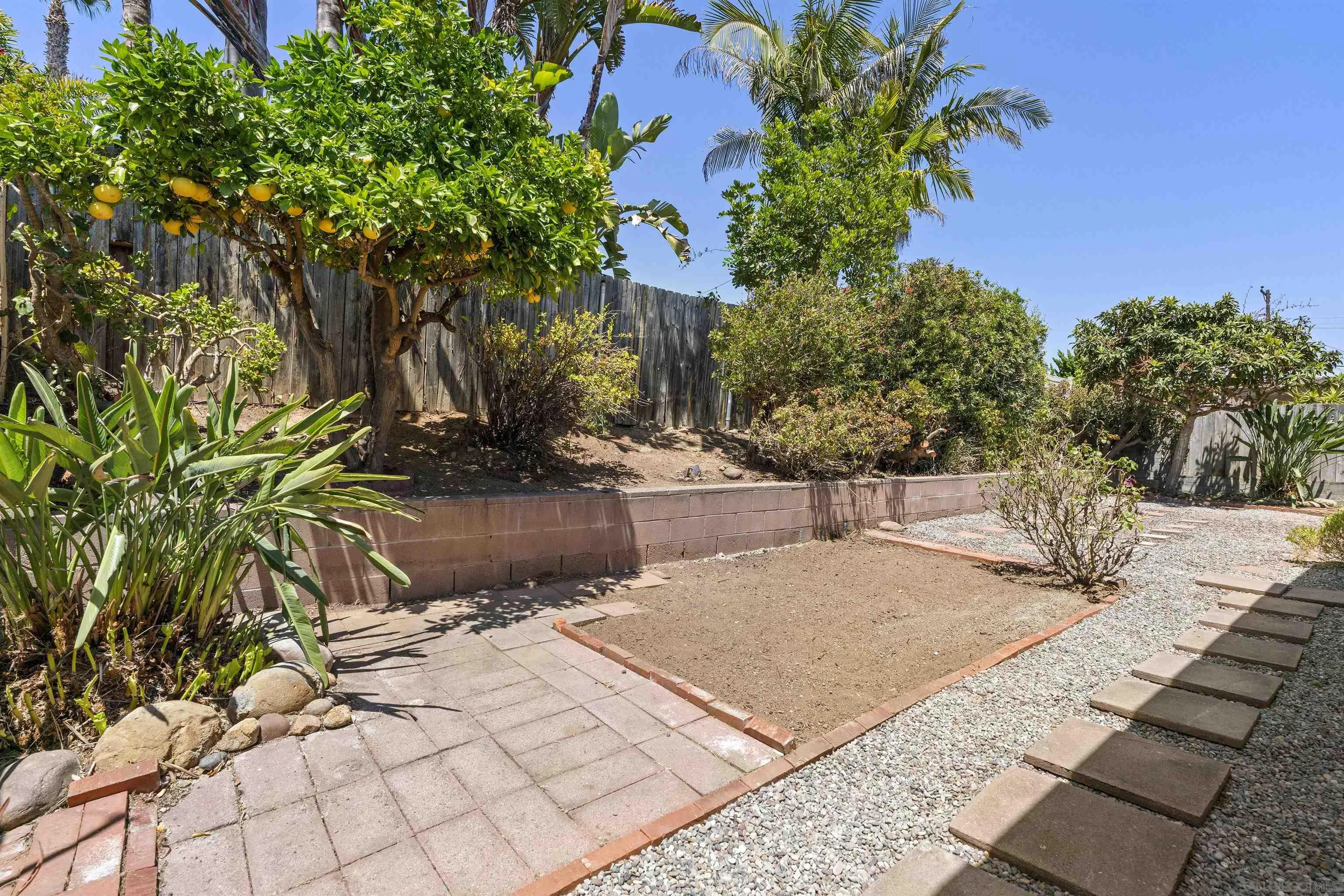 https://cdn.realtyfeed.com/cdn/127/260013512/28a82346d16897f36214d343fa269516.webp