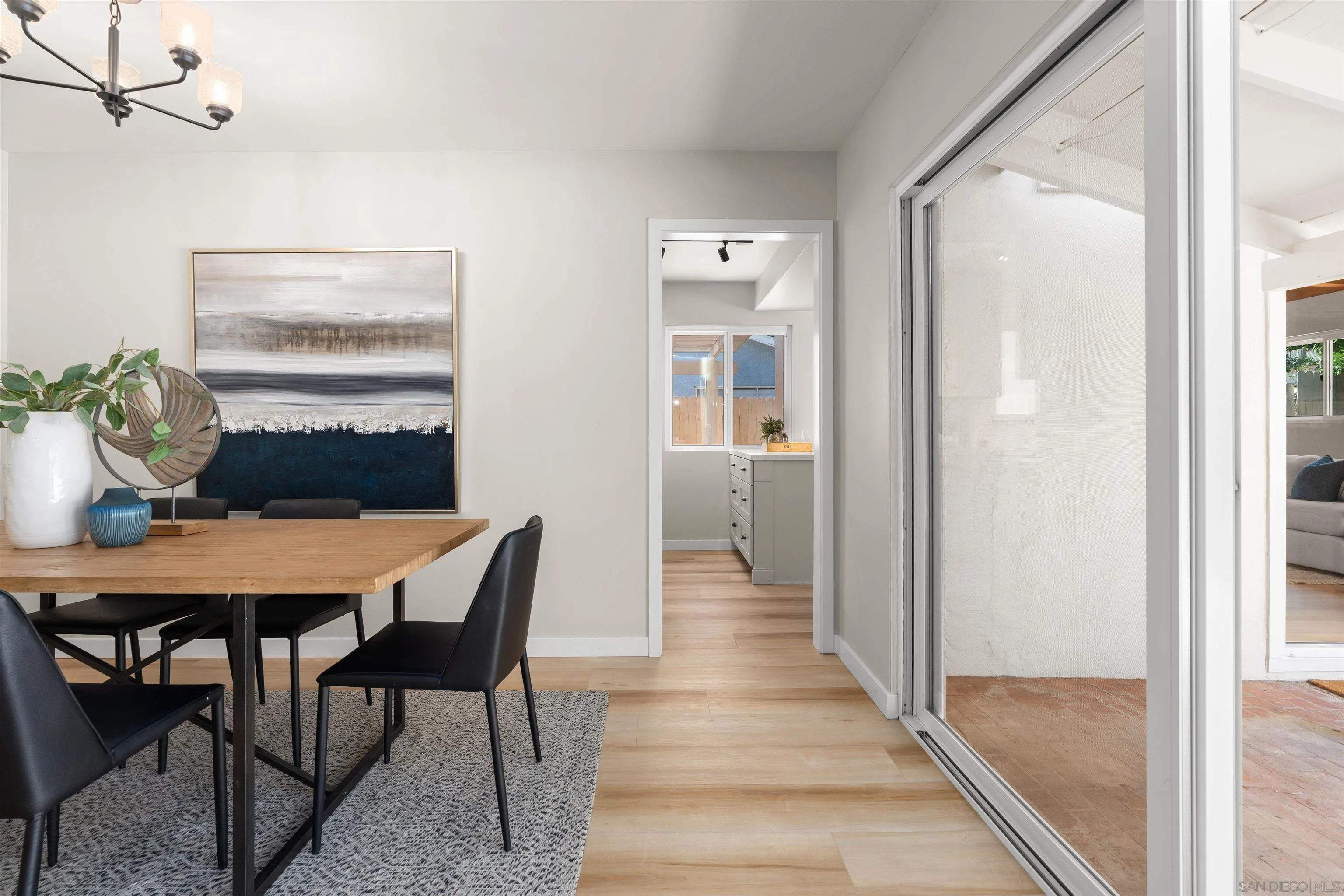 https://cdn.realtyfeed.com/cdn/127/260013512/2a73c09ffba49f2af4db1ebe49aa91e2.webp