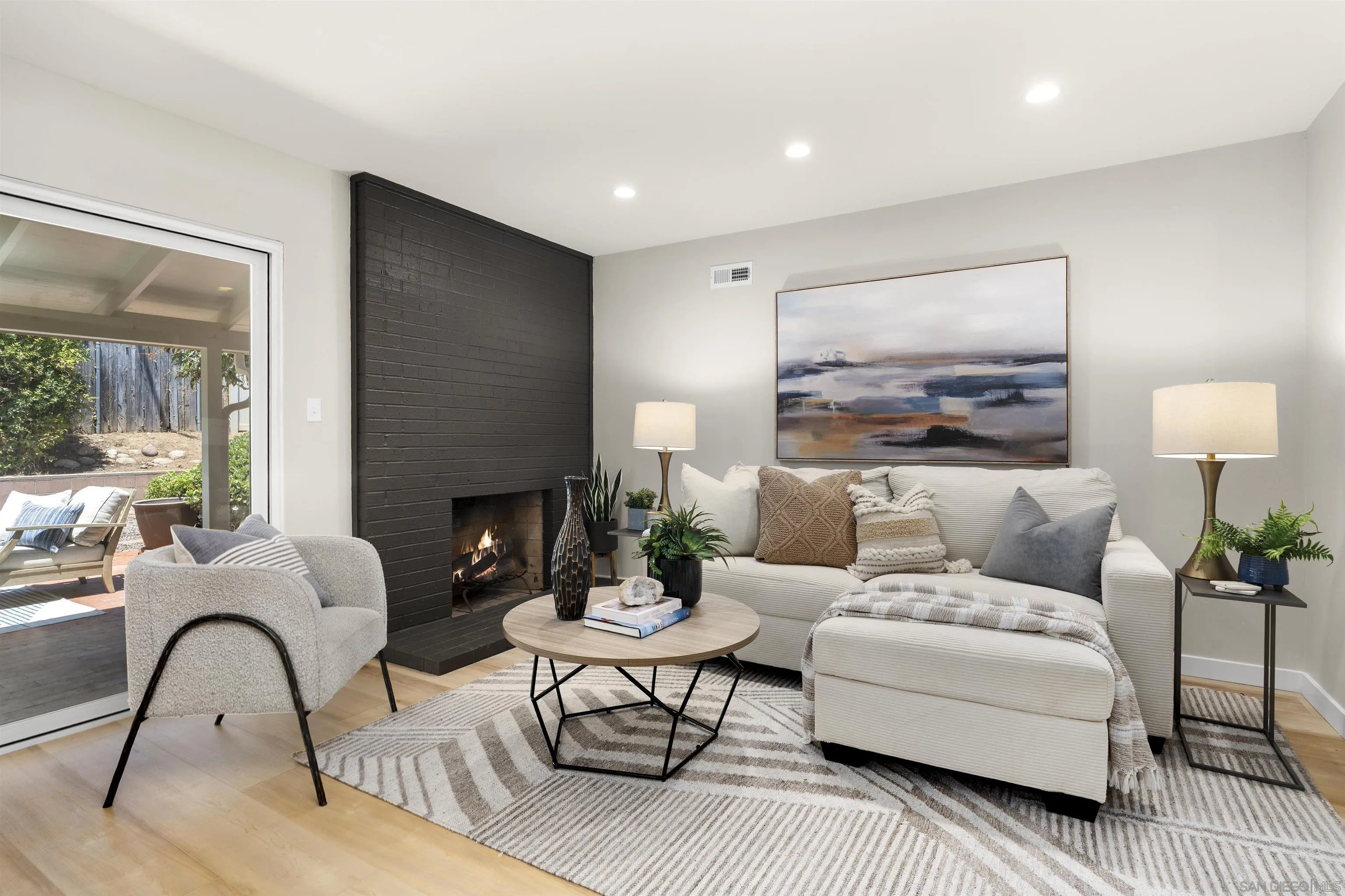 https://cdn.realtyfeed.com/cdn/127/260013512/3dd36e2b6acc1c1d014811d7806a696a.webp