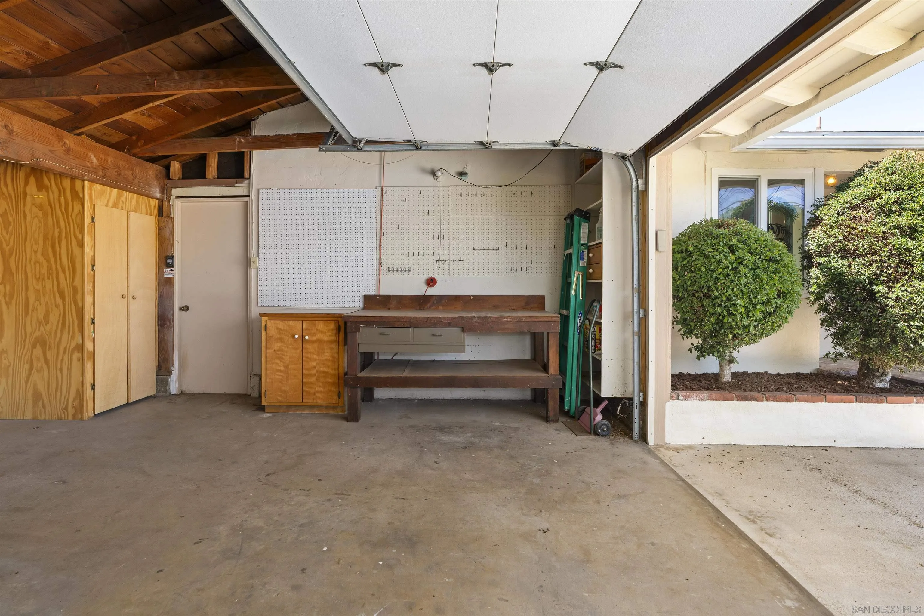 https://cdn.realtyfeed.com/cdn/127/260013512/48f3e2a2cc817c4c8b6de942de68e59a.webp