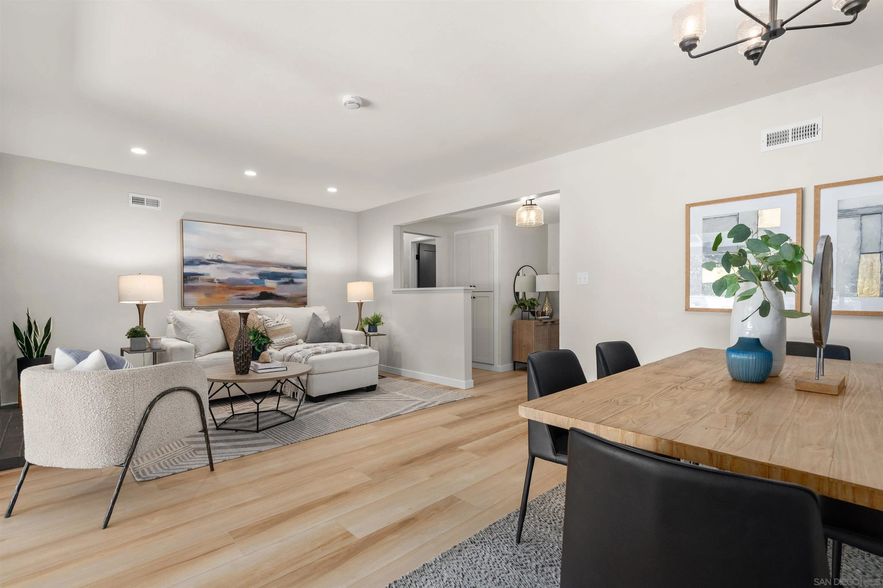 https://cdn.realtyfeed.com/cdn/127/260013512/59ddc5ffc0d3473cd559297d4909a88c.webp