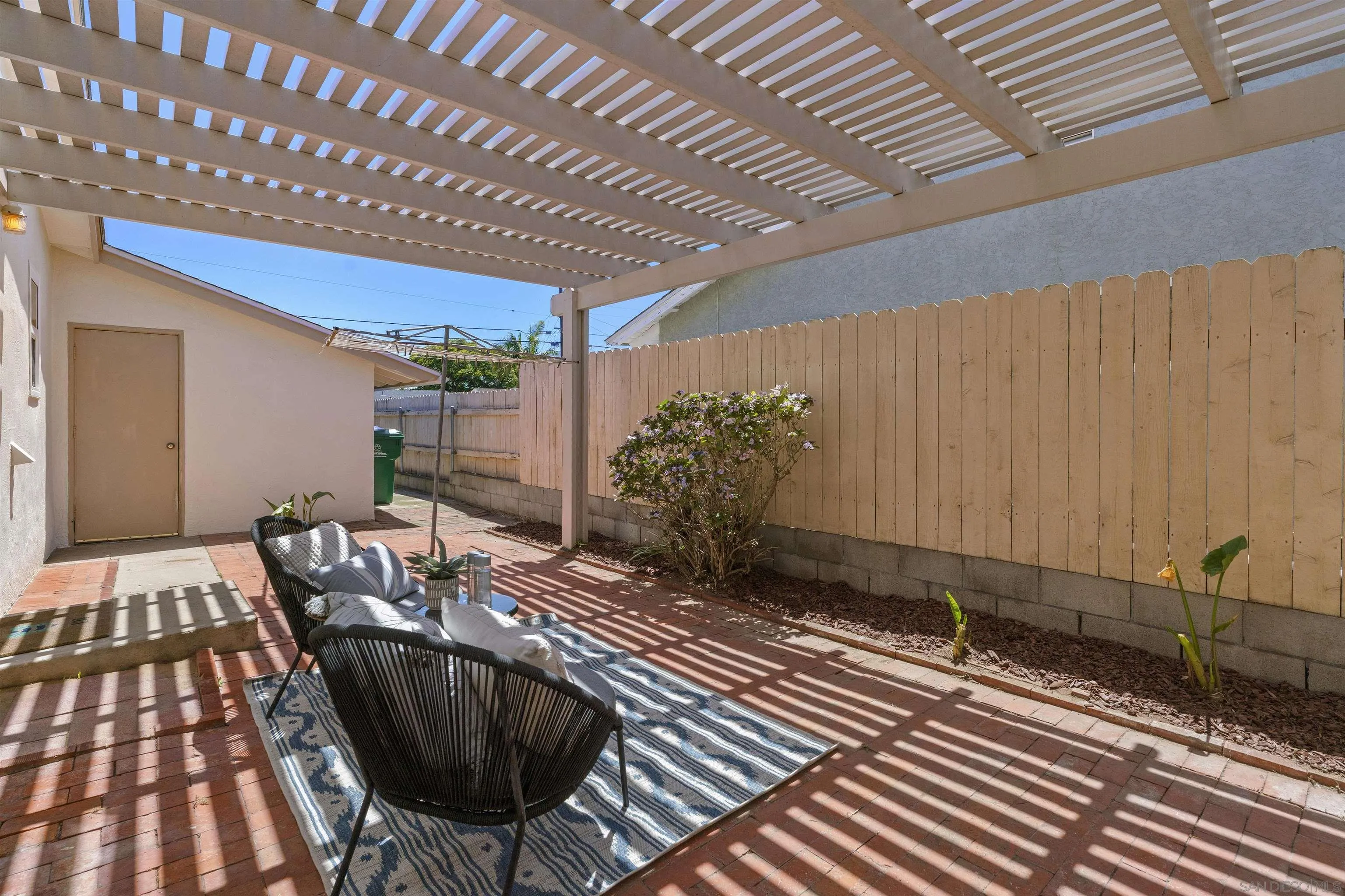 https://cdn.realtyfeed.com/cdn/127/260013512/7a16d9fcd3bf398feb7db9d8eb3a689e.webp