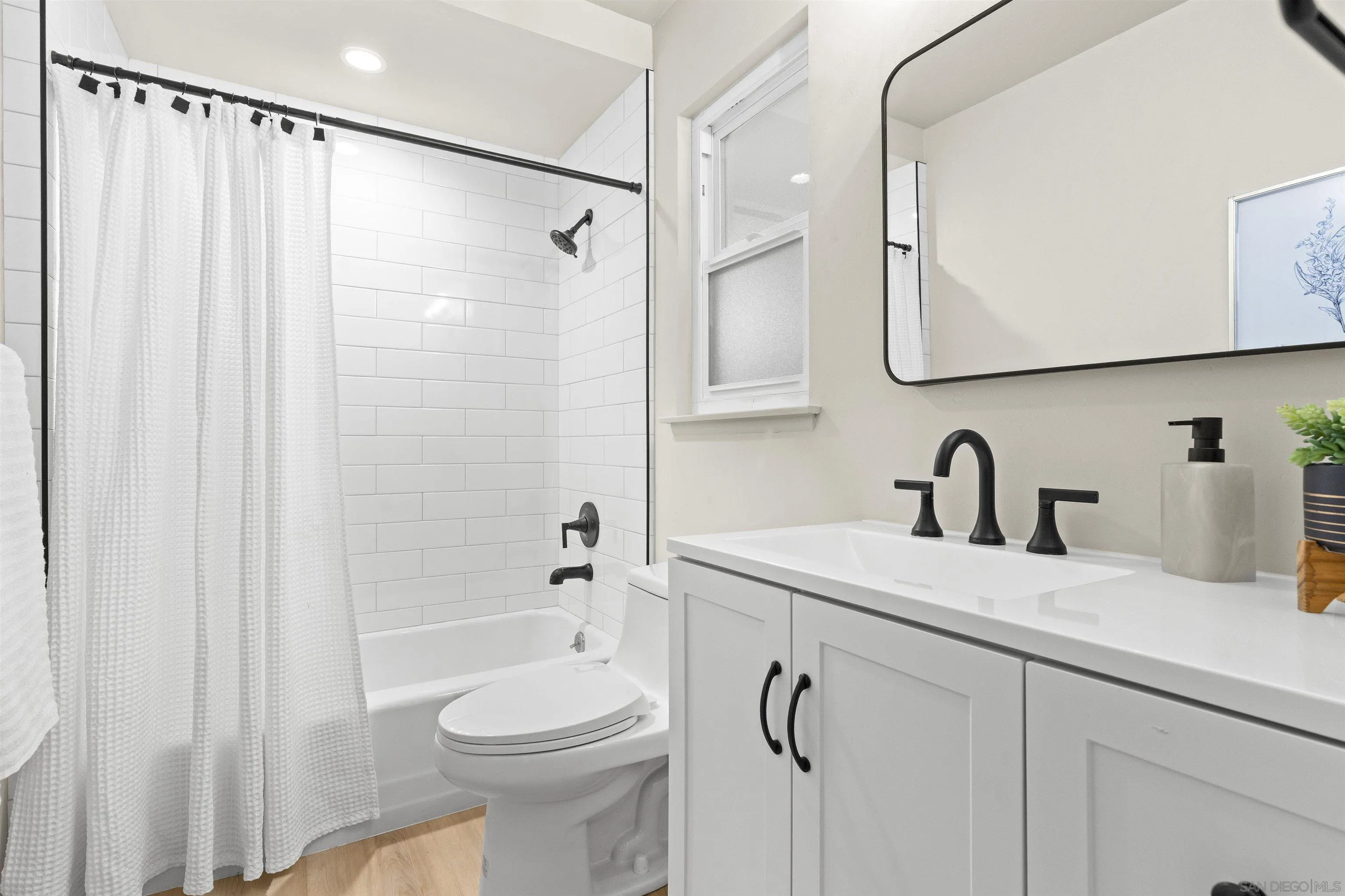 https://cdn.realtyfeed.com/cdn/127/260013512/864a11097575c2d6254c0bb012211125.webp