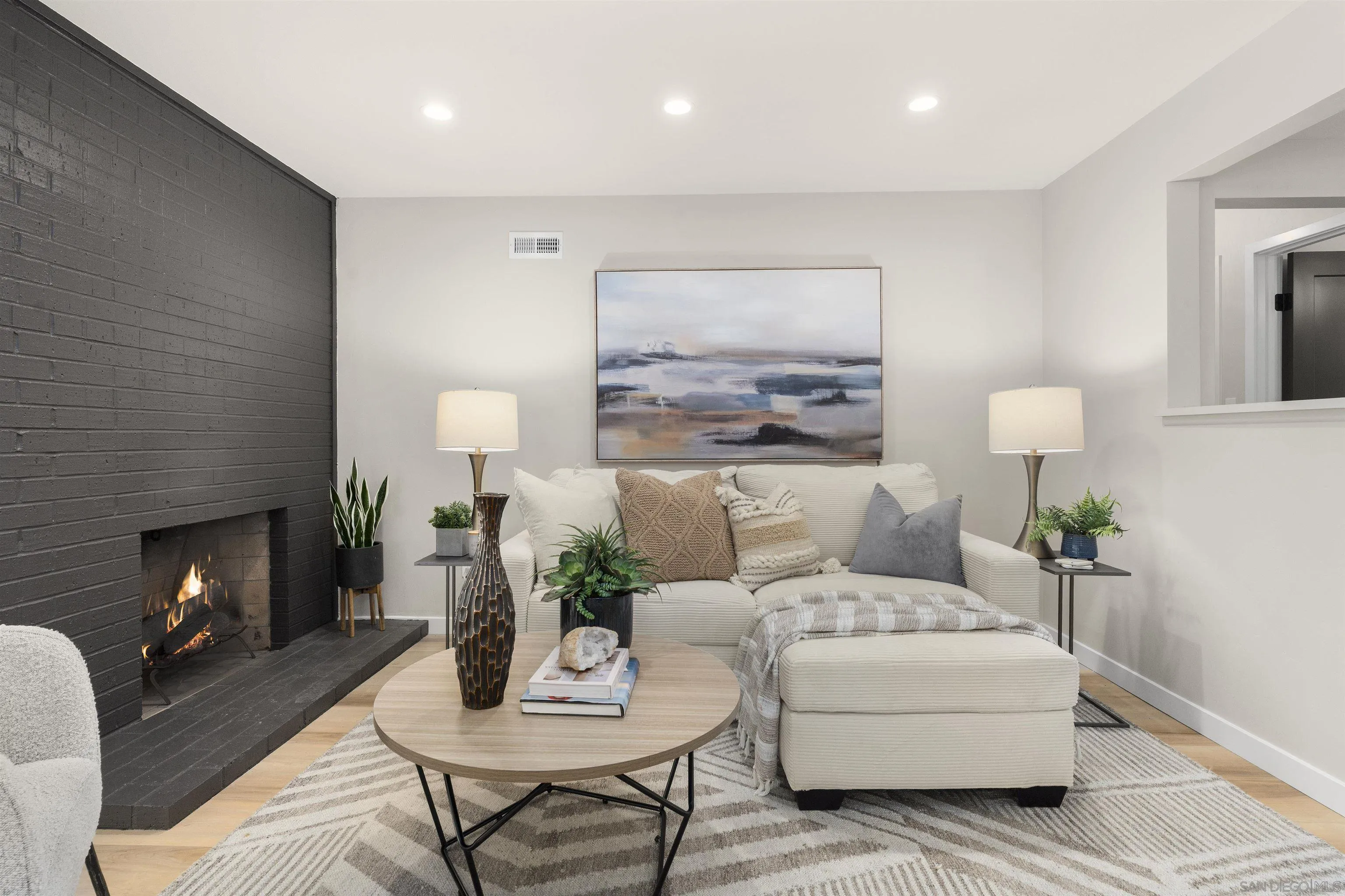 https://cdn.realtyfeed.com/cdn/127/260013512/8d7afc177784f5622c60a1cdcfde30ea.webp