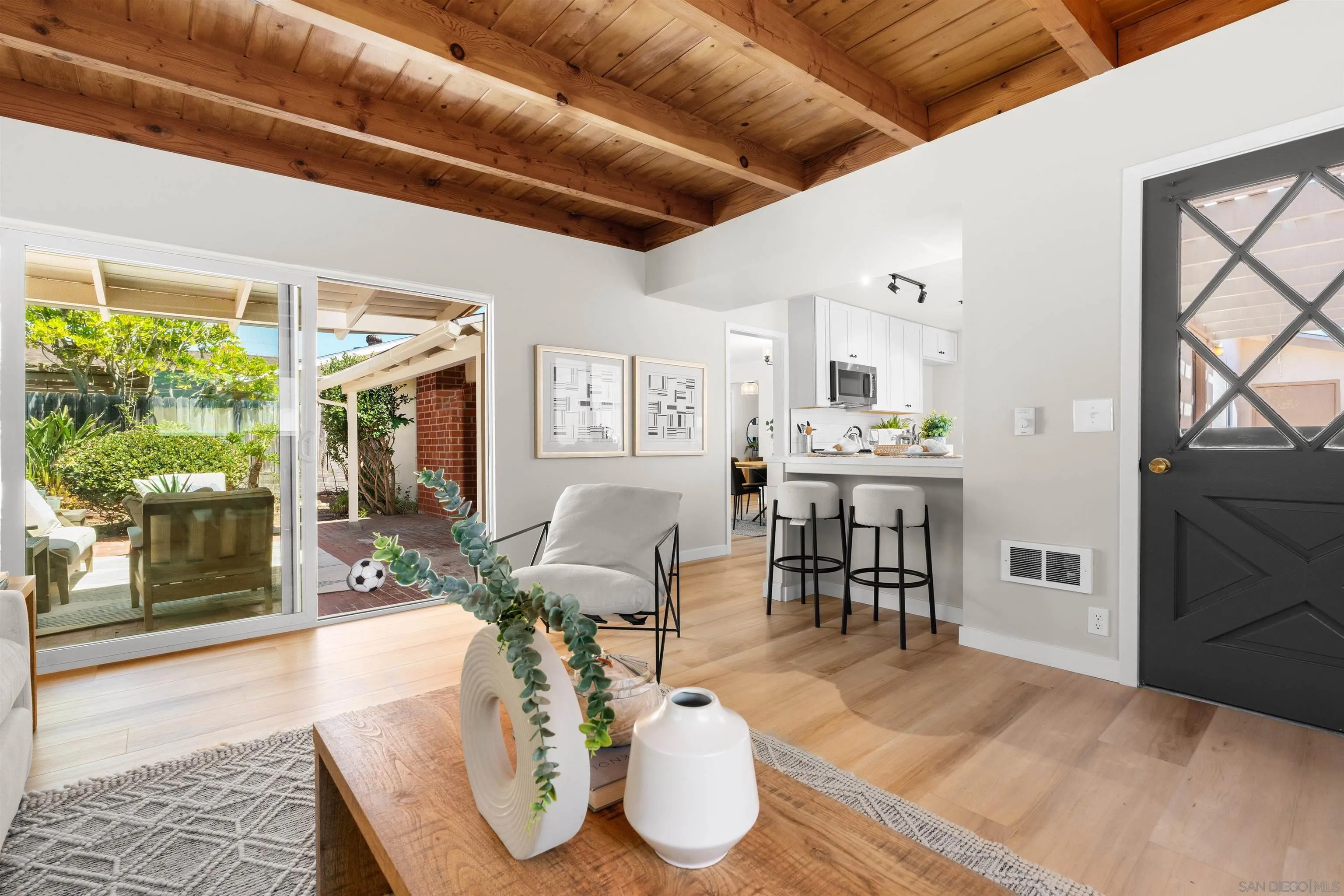 https://cdn.realtyfeed.com/cdn/127/260013512/9092c02e86782548d7bb38f3d78c742c.webp