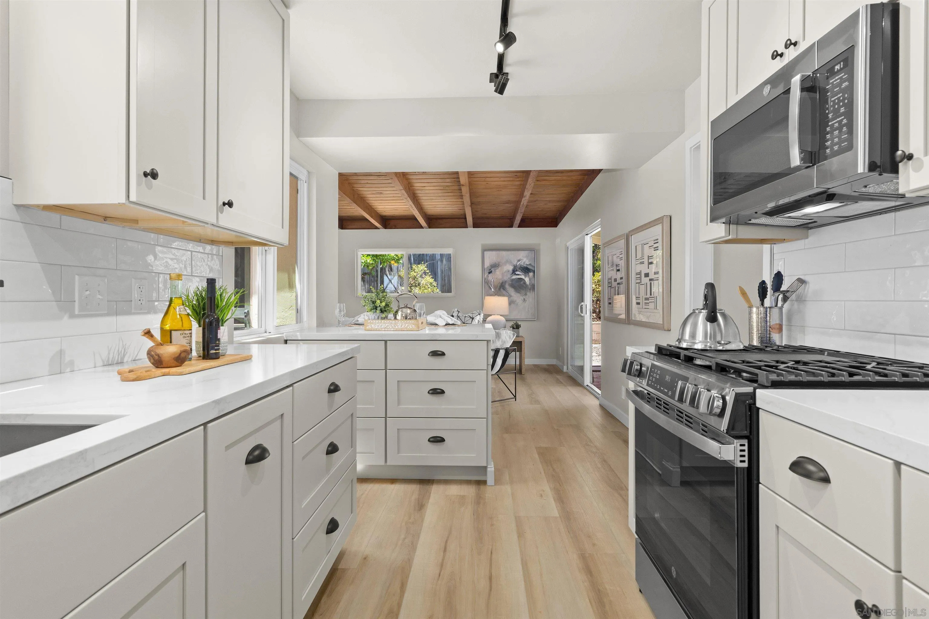 https://cdn.realtyfeed.com/cdn/127/260013512/929eadce57d8ad79ceb910dae5368735.webp