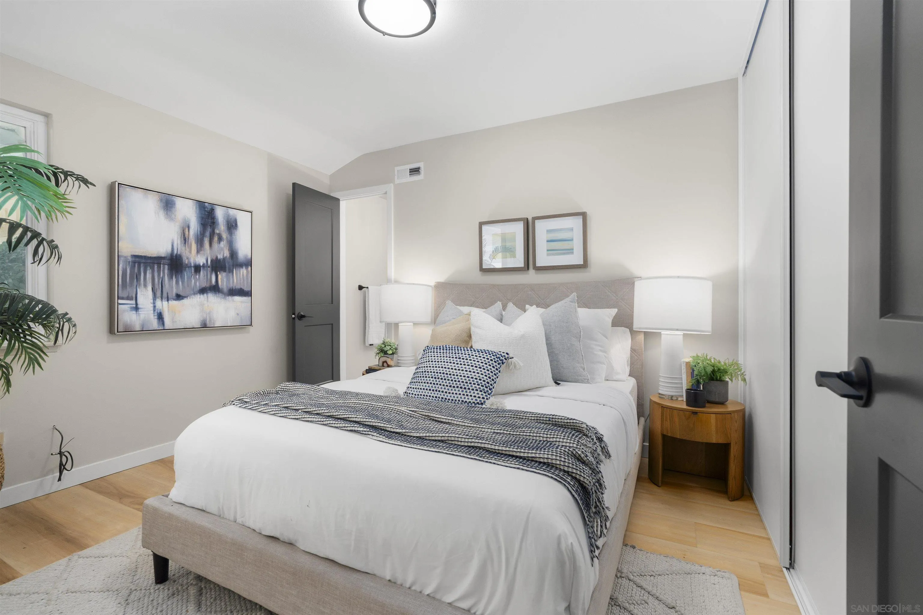 https://cdn.realtyfeed.com/cdn/127/260013512/bce0ccc82412b6b3122471d233ab33e9.webp