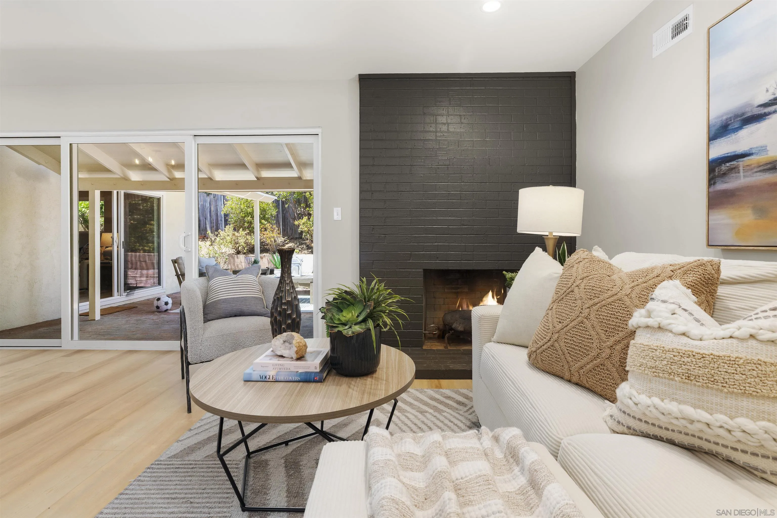 https://cdn.realtyfeed.com/cdn/127/260013512/cc49e30121205118c50be53364f9b0f8.webp