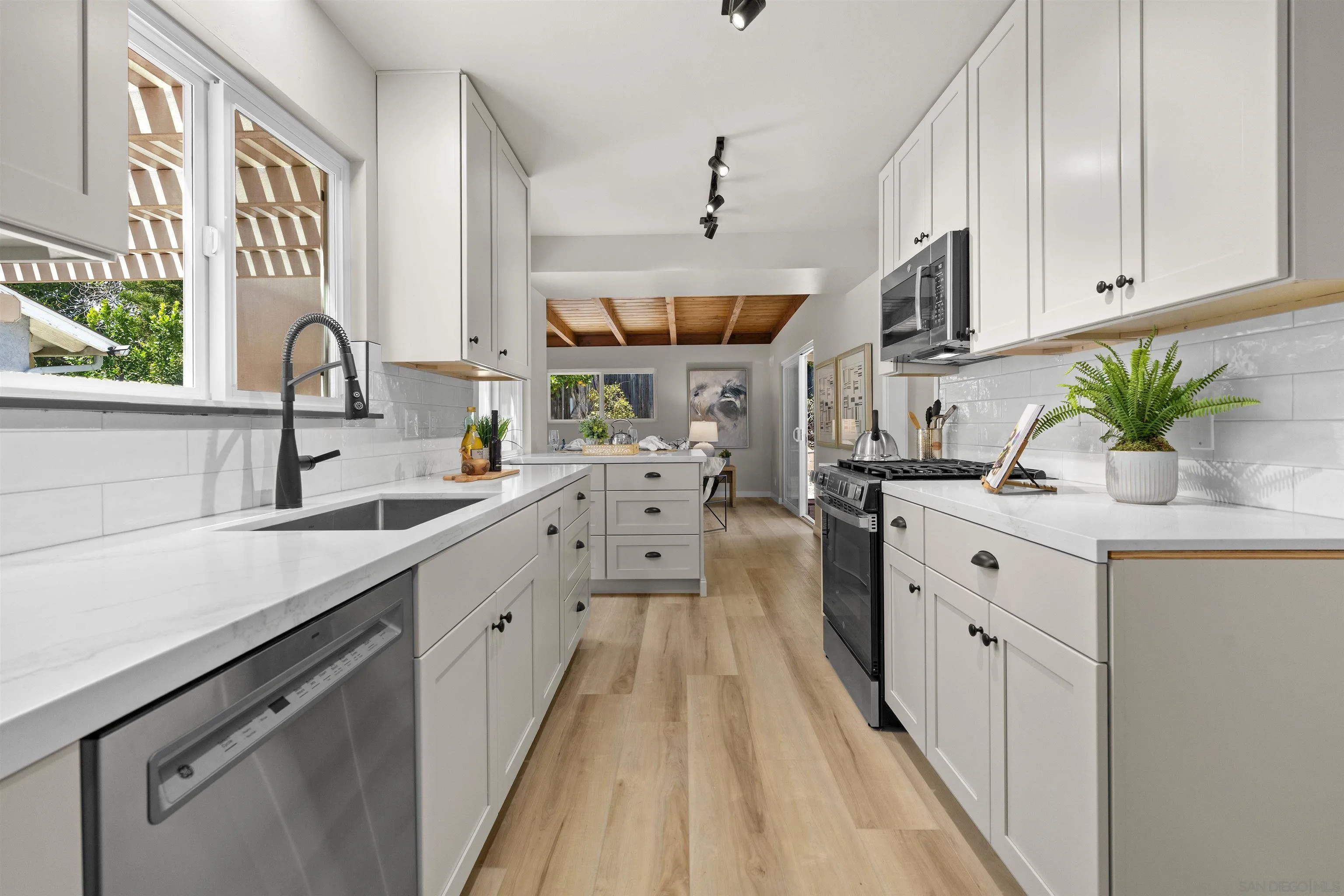 https://cdn.realtyfeed.com/cdn/127/260013512/d24929098ce3d5febbd2b24e68e76a5c.webp