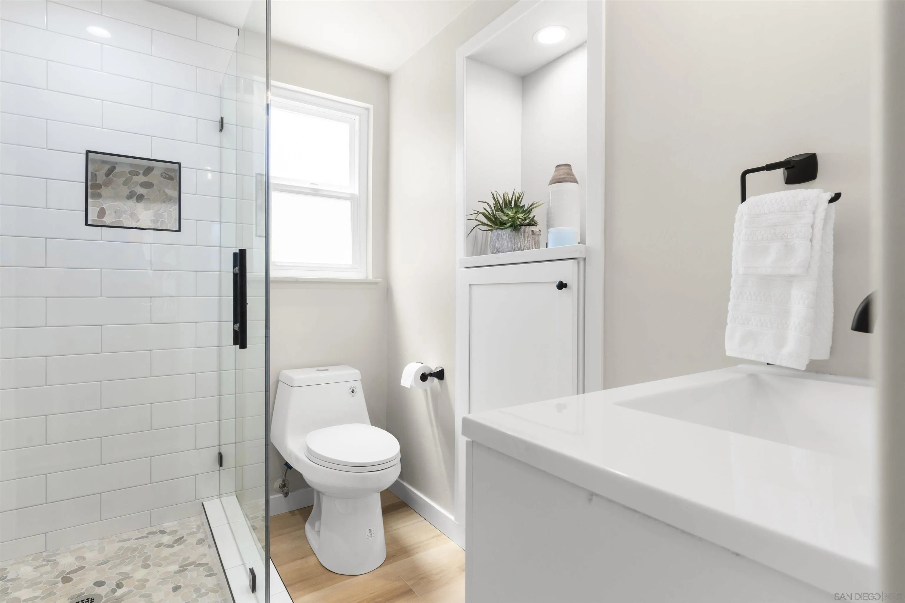 https://cdn.realtyfeed.com/cdn/127/260013512/db033d686e8efdfc1e2dc664113f730a.webp