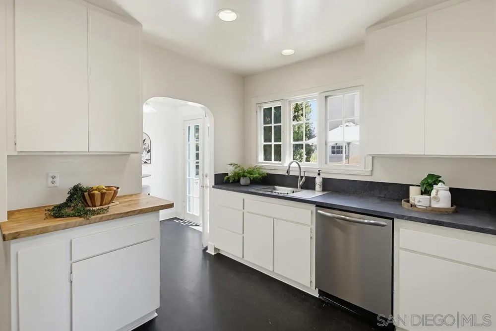 https://cdn.realtyfeed.com/cdn/127/260013514/d62df68ff52d44310cc44a38c0b0f876.webp