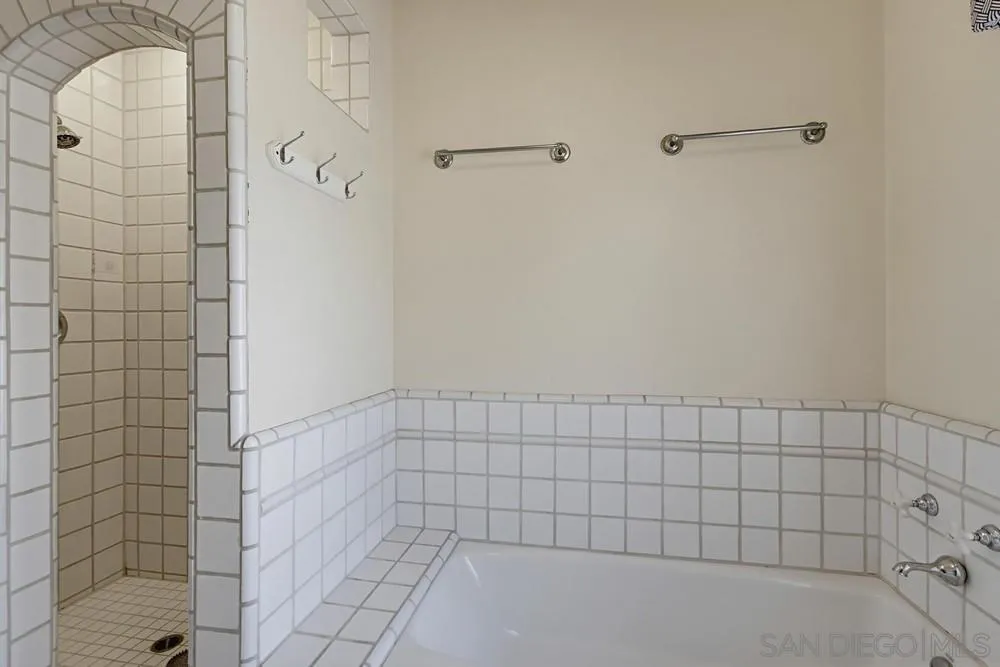 https://cdn.realtyfeed.com/cdn/127/260013514/e8128bc990b17c8a87ff1a829d68108a.webp