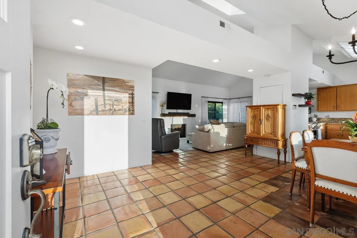 https://cdn.realtyfeed.com/cdn/127/260013516/10caf63d1b175bea62a94d63a7c6d385.webp
